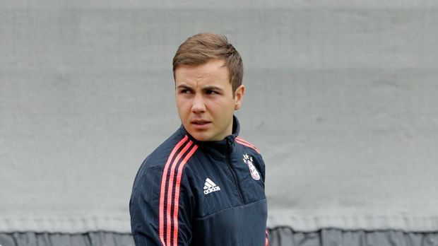 
                <strong>Mario Götze</strong><br>
                Mario Götze: Es ist nun keine Überraschung mehr, dass Mario Götze im Sommer höchstwahrscheinlich den Verein wechseln wird. Nachdem die "SZ" veröffentlicht hat, dass Carlo Ancelotti den 23-Jährigen zu einem Wechsel geraten hatte, werden sich viele Teams um die Dienste des WM-Finalschützen reißen.
              