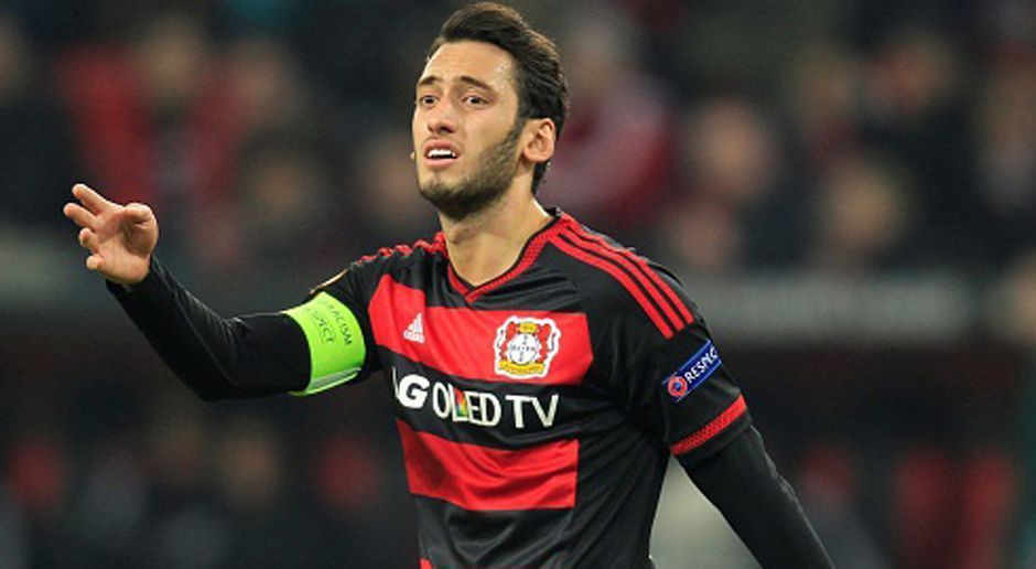 
                <strong>Hakan Calhanoglu </strong><br>
                Platz 6: Hakan Calhanoglu (Bayer Leverkusen) - abgegebene Torschüsse: 87
              