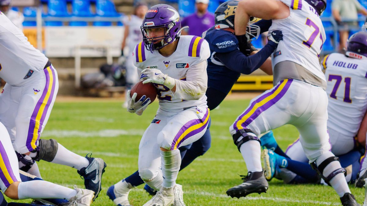 Karri Pajarinen (Vie nna Vikings, 24) run ,Fehervar Enthroners vs Vienna Vikings, American Football, European League of Football, week 11, Season 2025, 26.07.2025, SzÃ kesfehÃ rvar First Field Hung...