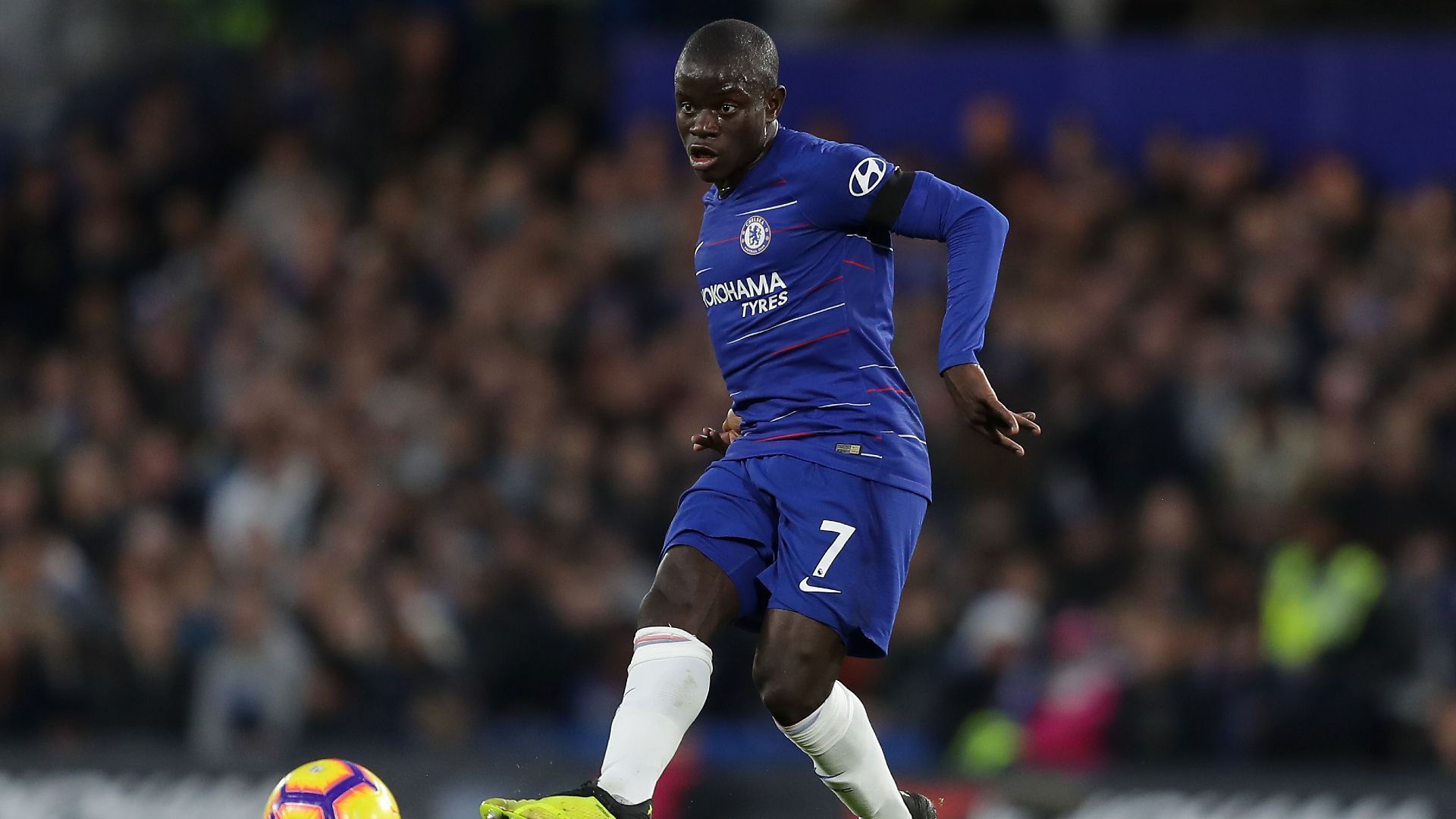 
                <strong>Platz 12 - N'Golo Kante (FC Chelsea)</strong><br>
                &#x2022; <strong>Bisheriger Verein: </strong>FC Chelsea<br>&#x2022; <strong>Größte Erfolge: </strong>Weltmeister 2018, Champions-League-Sieger 2021, 2x englischer Meister<br>&#x2022; <strong>Marktwert: </strong>20 Millionen Euro<br>&#x2022; <strong>Alter: </strong><br>&#x2022; <strong>Tendenz: </strong>wird auf jeden Fall gehen<br>&#x2022; <strong>Mögliche Ziele:</strong> Al-Ittihad (Transfer nur noch Formsache)<br>
              
