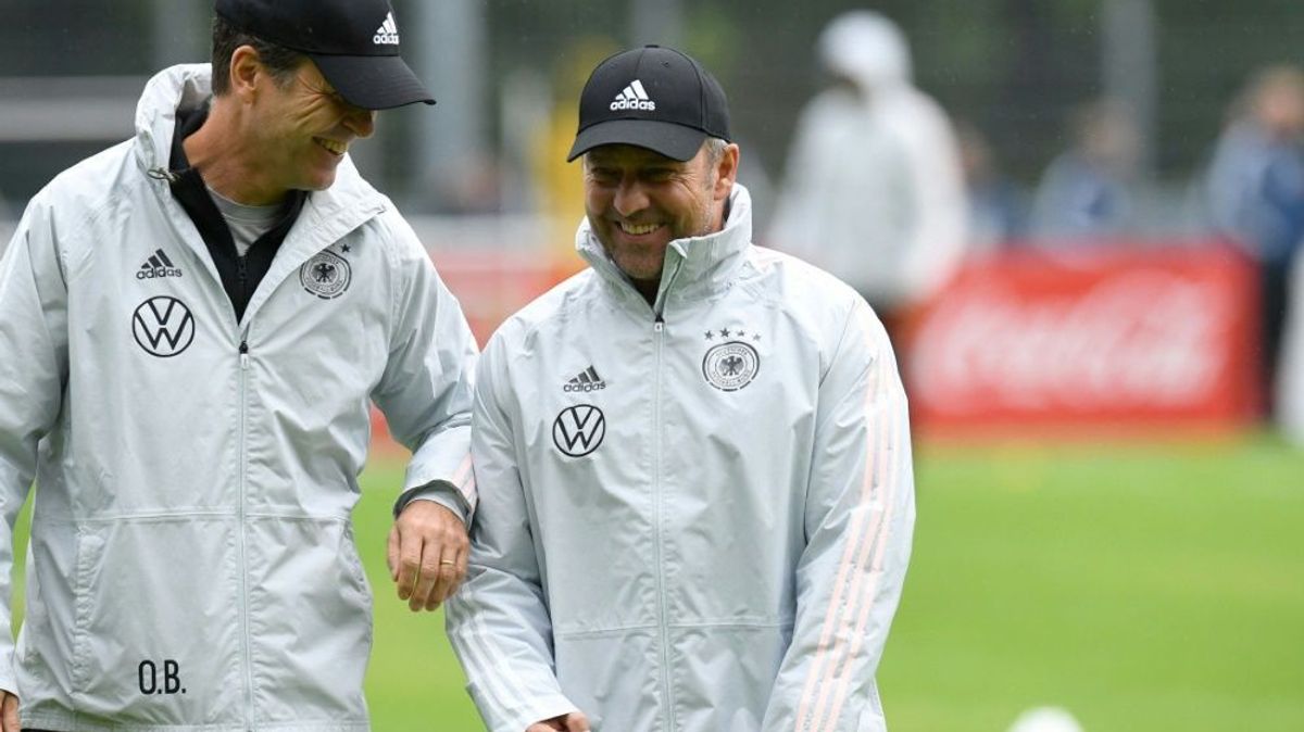 Bierhoff und Flick (v.l.) freuen sich über Youngster