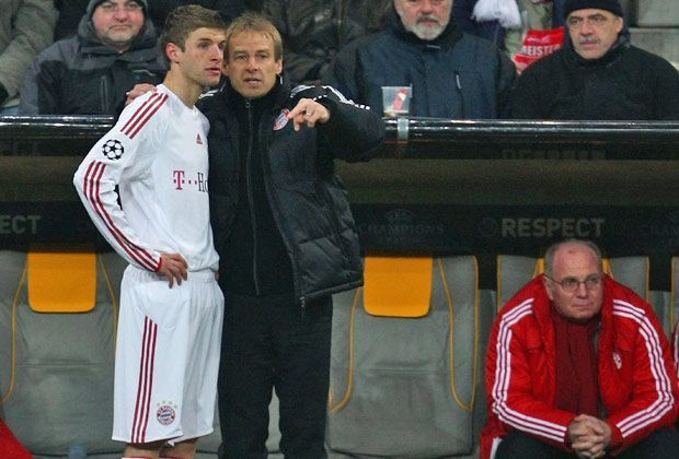 
                <strong>Thomas Müller gegen Sporting Lissabon</strong><br>
                Den ersten Kontakt zwischen Müller und Portugal gibt es schon vor sechs Jahren. In der Champions League trafen die Münchner 2008/2009 in der K.o.-Phase auf Sporting Lissabon. Im Rückspiel kam Thomas Müller zu seinem Debüt in der Königsklasse.
              