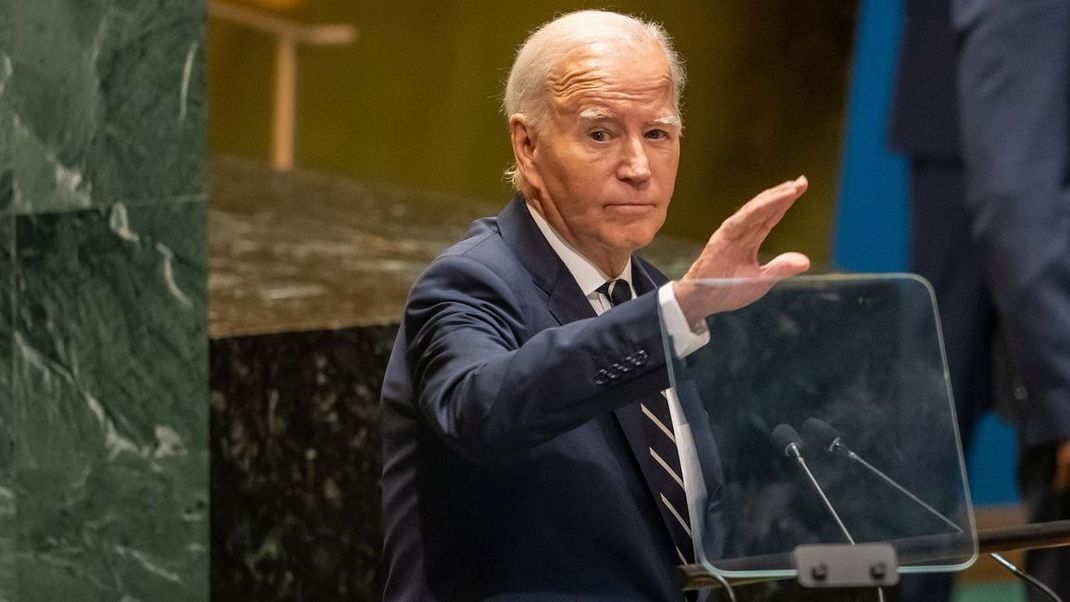 24. September 2024, USA, New York: US-Präsident Joe Biden winkt nach seiner Rede zur Eröffnung der 79. Generaldebatte der UN-Vollversammlung.