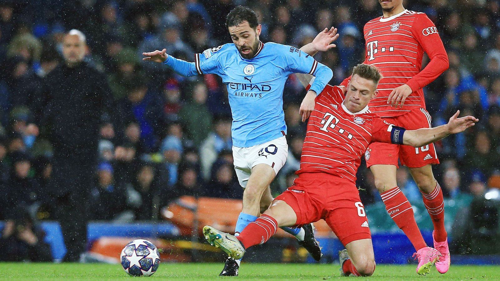 
                <strong>Joshua Kimmich (FC Bayern München)</strong><br>
                Im Mittelfeld zweikampfstark, aber beim Tor von Rodrigo zu spät und zu zaghaft am Gegenspieler. Zudem dreht er sich weg. Beißt sich aber immer mehr in die Partie und lässt sich von den Engländern nicht den Schneid abkaufen. Schafft es nicht, Problemkinder wie Davies oder Upamecano aufzuwecken. ran-Note: 3
              