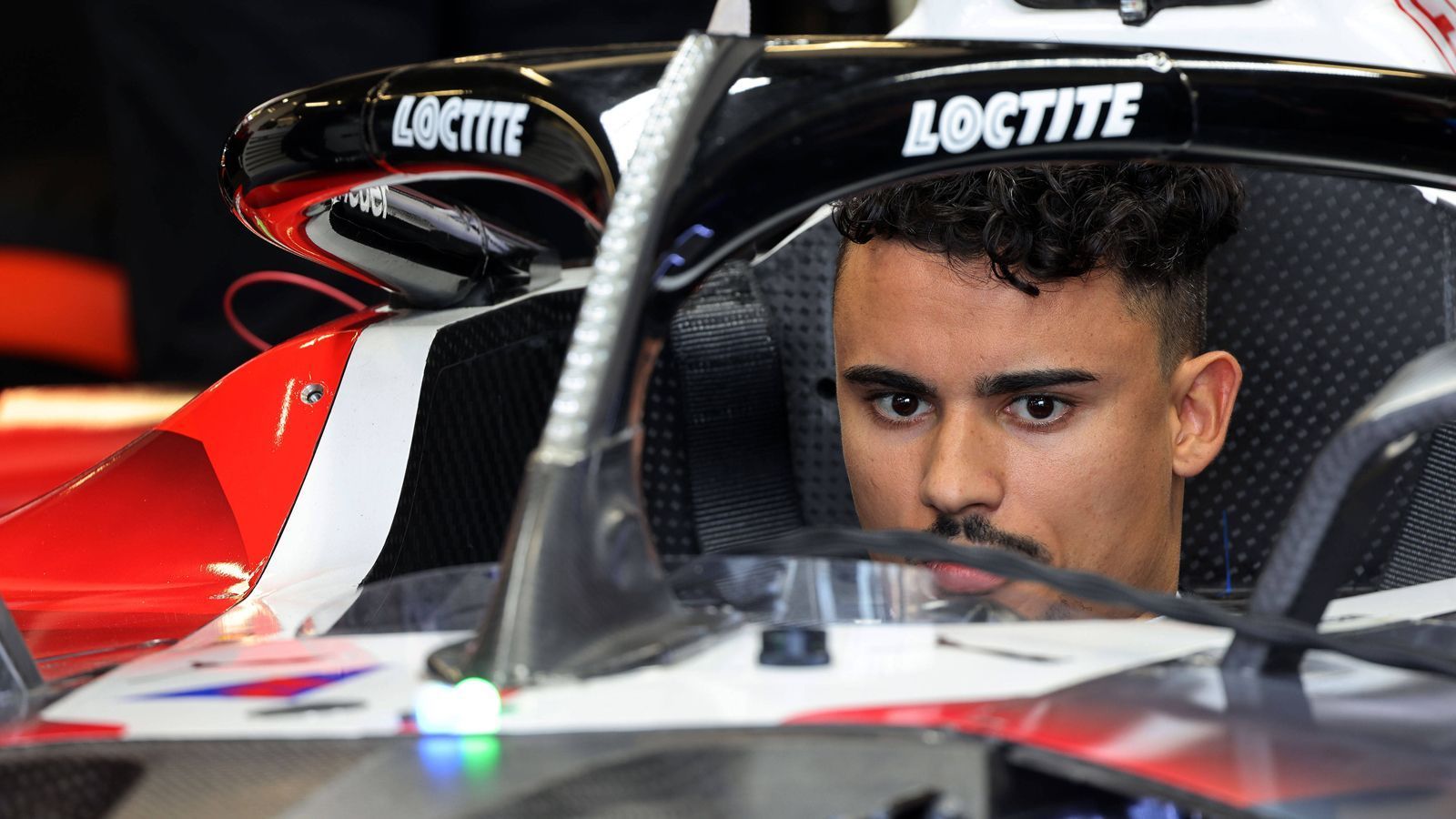 
                <strong>Pascal Wehrlein (Porsche)</strong><br>
                Was sich schon in Berlin andeutete, wurde in Monte Carlo bittere Gewissheit: Pascal Wehrleins Porsche fehlt aktuell die Power, um um Rennsiege mitfahren zu können. Das wurde schon bei den beiden Trainingseinheiten mit Rang 12 und 14 deutlich. Und auch im Qualifying war Wehrlein mit Rang 12 weit abgeschlagen hinter seinen Konkurrenten im WM-Kampf. So musste Wehrlein wie schon in Berlin im Rennen Schadensbegrenzung betreiben. Doch auch hier wollte der Befreiungsschlag nicht gelingen.
              