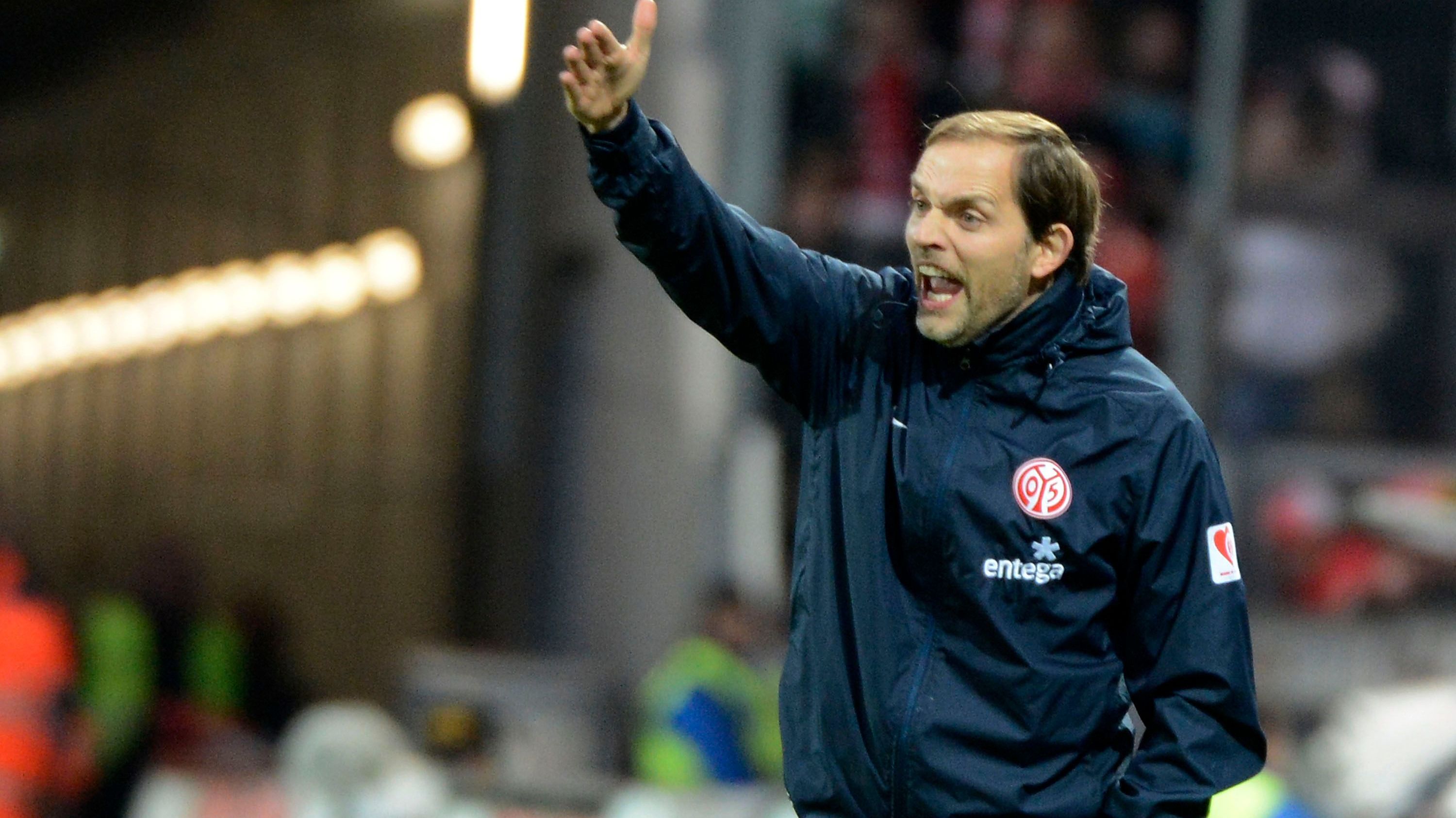 <strong>Abschied aus Mainz</strong><br>Im Sommer 2014 will Tuchel den nächsten Schritt gehen und verabschiedet sich von der Mannschaft. Manager Christian Heidel stimmt einer Vertragsauflösung aber nicht zu, der Trainer und die 05er einigen sich darauf, den Vertrag für ein Jahr ruhen zu lassen. Tuchel bekommt während seines Sabbaticals kein Gehalt.