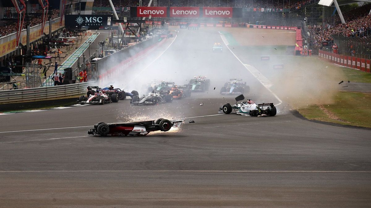 Guanyu Zhou Silverstone Unfall