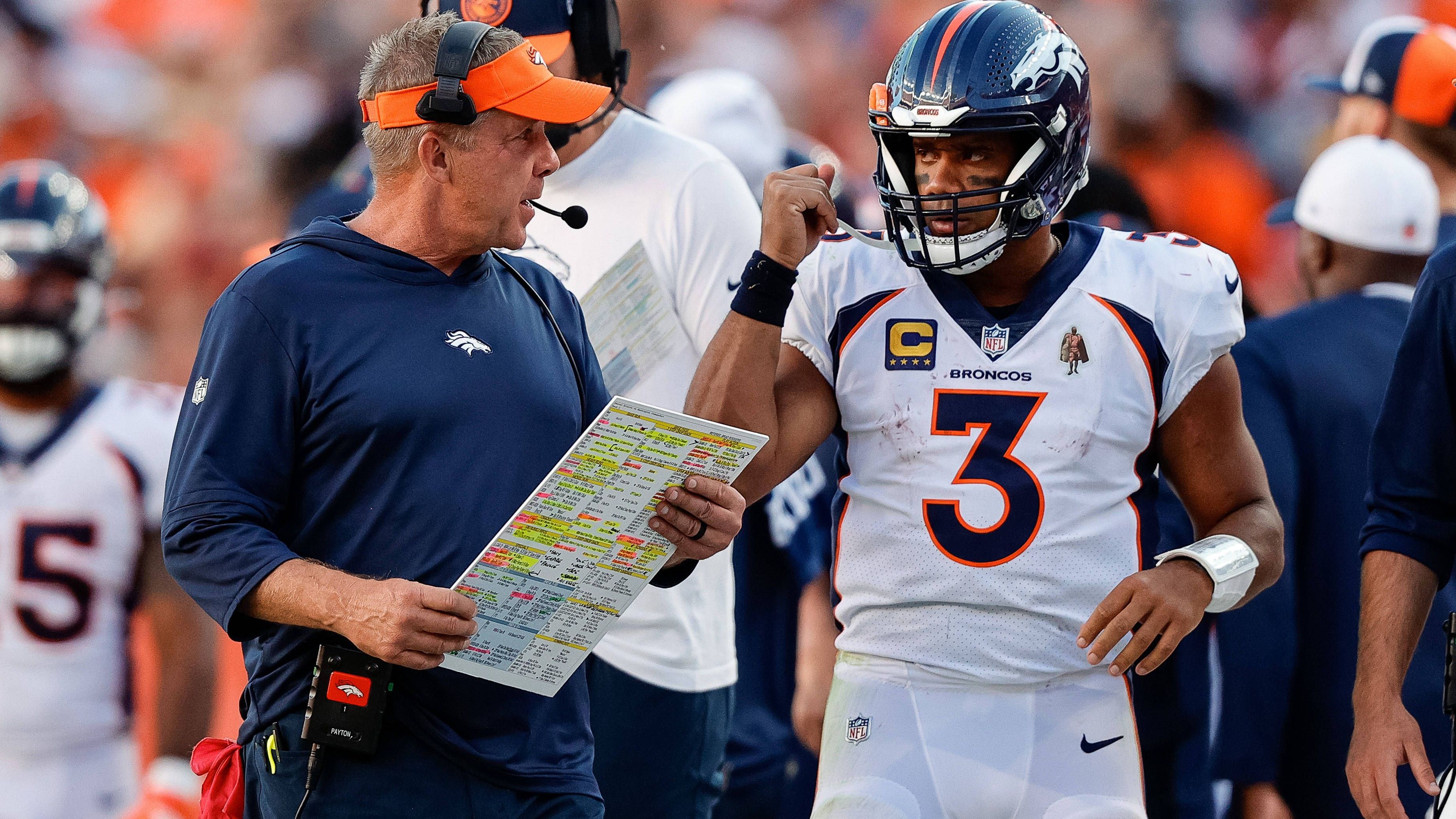 <strong>Russell Wilson und Sean Payton (Denver Broncos)</strong><br>"Die Denver Broncos werden das sein, was man bereits 2022 dachte, dass sie sind", sagte ran-Experte Kasim Edebali vor der Saison 2023. Nach zwei Spielen ist die Euphorie komplett verflogen, die Broncos sind in einer genauso schlimmen Krise wie zum gleichen Zeitpunkt der Vorsaison.