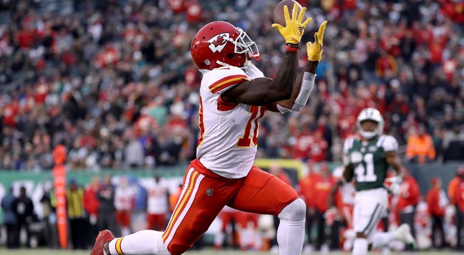 
                <strong>Wide Receiver: Tyreek Hill</strong><br>
                Die Wide-Receiver-Position ist die dritte im Top-Team, die von den Chiefs besetzt wird. Tyreek Hill fing gegen die Jets zwei Smith-Pässe für Touchdowns. Am Ende stand er bei herausragenden 185 Receiving-Yards.Gesamtpunktzahl: 30
              