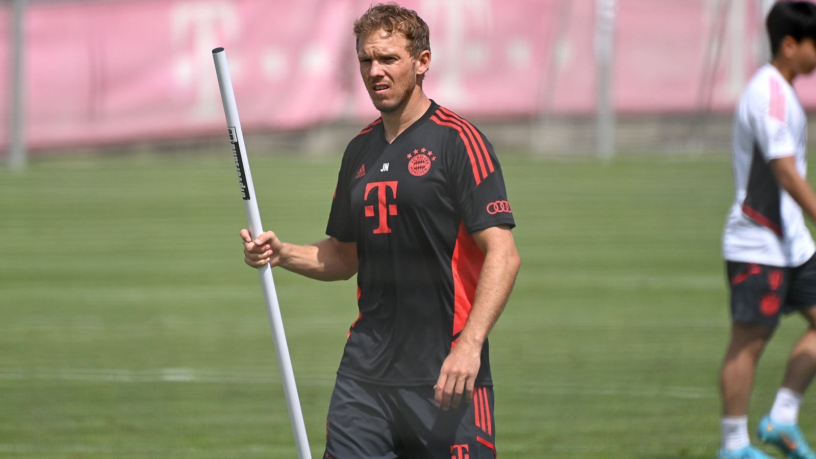 
                <strong>Platz 1: Julian Nagelsmann (FC Bayern München)</strong><br>
                Geschätztes Jahresgehalt: 8 Millionen Euro
              