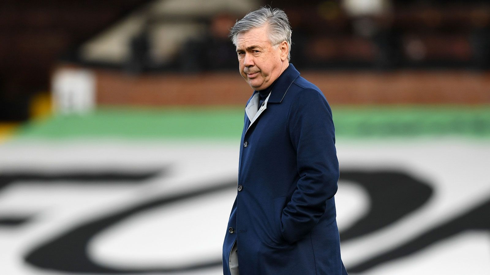 
                <strong>Carlo Ancelotti</strong><br>
                Carlo Ancelotti gilt als einer der besten Trainer des 21. Jahrhunderts - und das vollkommen zurecht. Drei Erfolge in der Champions League stehen ebenso in seiner Vita wie nationale Meisterschaften in allen europäischen Top-5-Ligen. In Deutschland gewann er in der Spielzeit 2016/17 als Trainer von Bayern München das Double, mit dem FC Chelsea krönte er sich 2009/10 zum nationalen Champion. Aktuell trainiert der 61-Jährige den Liverpooler Stadtteilklub FC Everton, sein Vertrag an der Mersey läuft noch bis Sommer 2024.
              