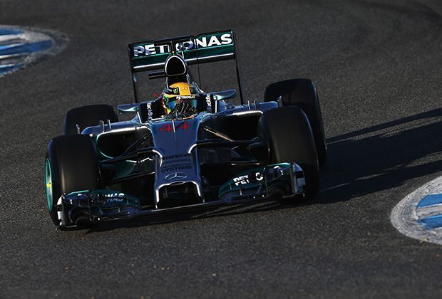 
                <strong>Mercedes F1 W05</strong><br>
                Ab der neuen Saison bekommt jeder Fahrer eine persönliche Startnummer, die er bis zum Karriere-Ende behält. Lewis Hamilton fährt künftig mit der 44, egal für welches Team. Bis 2013 ergaben sich die Startnummern aus der Team-Platzierung des Vorjahres.
              