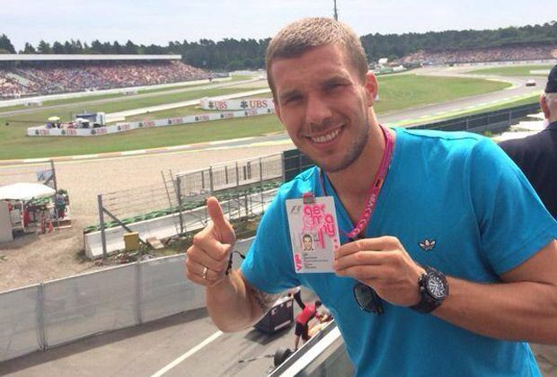 
                <strong>Lukas Podolski am Hockenheimring</strong><br>
                Nach mehreren Wochen Brasilien zieht es Lukas Podolski nicht mehr in die weite Ferne. Zum Formel-1-Rennen schaut der Nationalspieler am Hockenheimring vorbei und hofft auf einen deutschen Sieg.
              