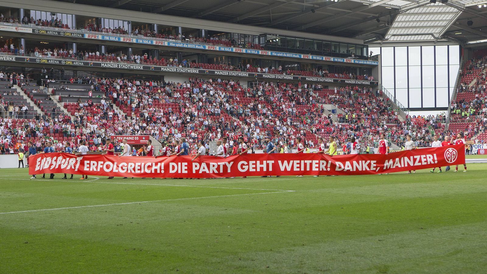 
                <strong>14. FSV Mainz05</strong><br>
                Zuschauerschnitt 2017/18: 27.818Gesamt: 472.909Vorjahr: 27.564Ausverkaufte Spiele: 2 von 17
              