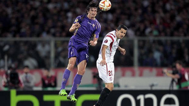 
                <strong>Stefan Savic</strong><br>
                Stefan Savic: Der Montenegriner kam 2012 als Teil eines Tauschgeschäfts mit dem heutigen Schalker Matija Nastasic von Manchester City nach Florenz. Der damals 21-jährige Savic etablierte sich in den folgenden drei Saisonen in Italien und Europa als Top-Verteidiger. 108 Mal lief der Innenverteidiger für die Italiener auf. Seit 2015 steht der Nationalspieler nun bei Atletico Madrid unter Vertrag. Florenz soll für den Verkauf 25 Millionen Euro Ablöse kassiert haben - mal wieder ein lukrativer Deal für den italienischen Topklub.
              