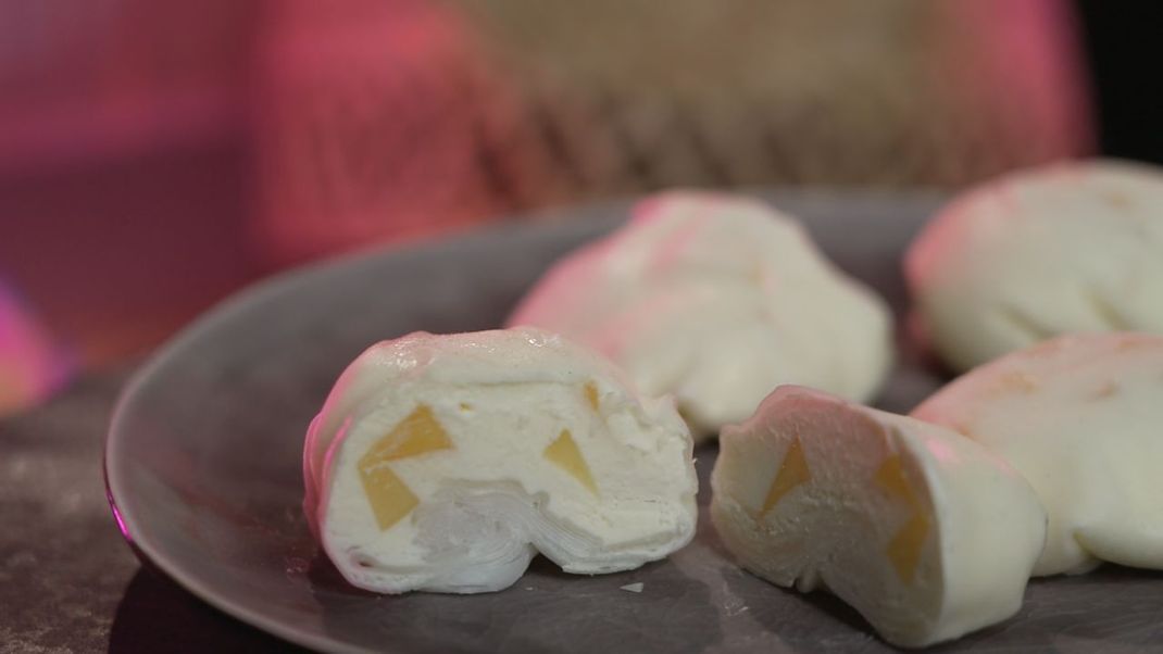 Die Daifuku-Windbeutel mit Mango-Eis-Füllung sind nicht nur saftig und lecker, sondern auch einfach in der Zubereitung.