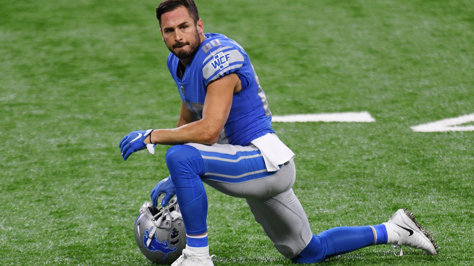 
                <strong>Danny Amendola (Wide Receiver)</strong><br>
                Mit den New England Patriots gewann Danny Amendola binnen fünf Jahren zweimal den Super Bowl. Danach wurde es jedoch ruhiger um den Return-Spezialisten, der sich in den vergangenen drei Jahren bei den Miami Dolphins und den Detroit Lions versucht hat. Trotz ordentlicher Werte gelangen dem 2008 ungedraftet in die NFL gekommenen Wide Receiver in dieser Zeit lediglich zwei Touchdows. Nun wartet der Texaner auf ein passendes Angebot - ob das noch hereinflattern wird, ist allerdings fraglich.
              