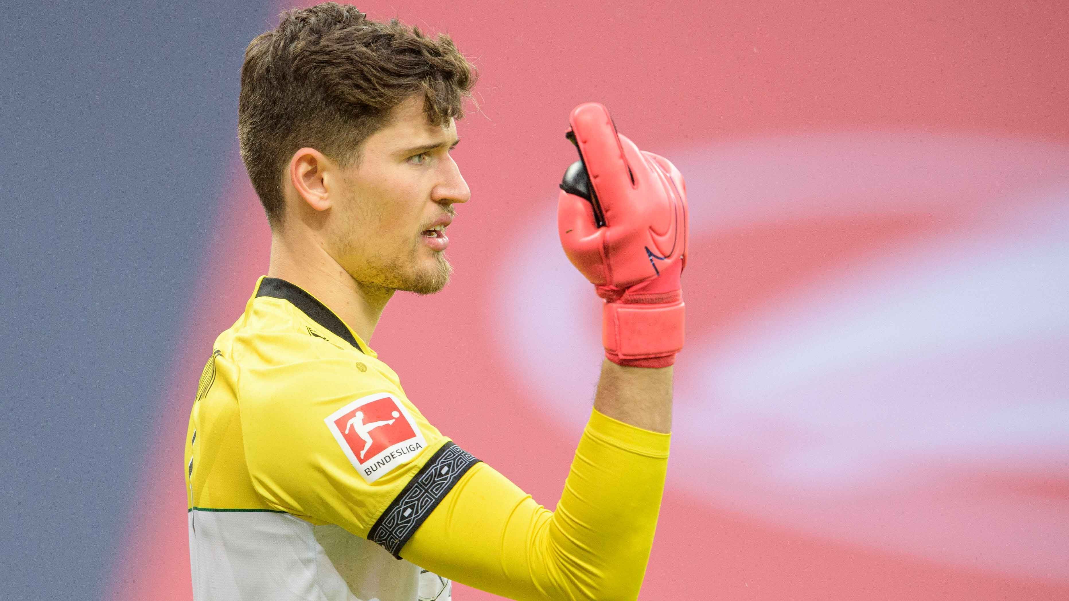 
                <strong>Torhüter: Gregor Kobel (Schweiz, Borussia Dortmund)</strong><br>
                Der Neuzugang von Borussia Dortmund für 2021/22 konnte sich in der vergangenen Saison mit starken Leistungen beim VfB Stuttgart für höhere Aufgaben empfehlen. Für eine EM-Nominierung hat es allerdings nicht gereicht, auf der Torhüterposition geht die Schweiz mit Yann Sommer (Borussia Mönchengladbach), Yvon Mvogo (PSV Eindhoven) und Jonas Omlin (HSC Montpellier) ins Turnier.
              