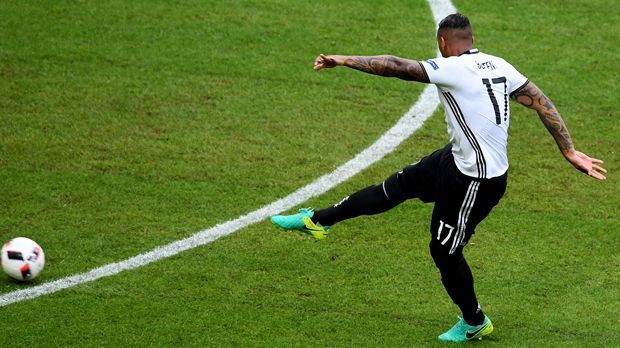 
                <strong>Jerome Boateng</strong><br>
                Jerome Boateng: Langsam wird es für die Gegner unfair. Gibt es eigentlich noch etwas, was er nicht kann? Sein ohnehin schon glänzendes Repertoire hat er mal eben um Schussstärke und Torgefahr erweitert. ran-Note: 1
              