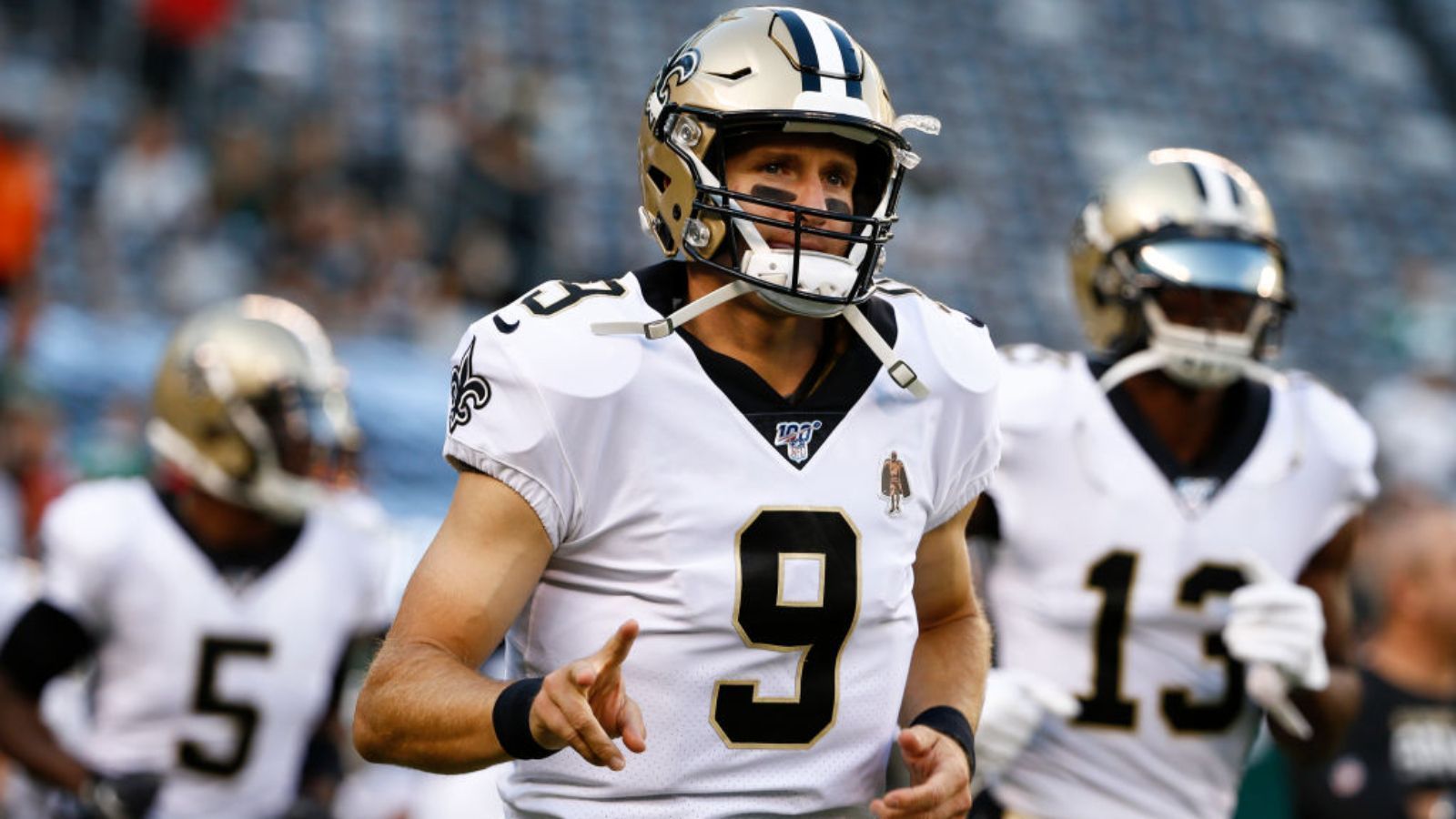 
                <strong>13 Mal im Pro Bowl, fünf Mal All-Pro</strong><br>
                Satte 13 Mal wurde Drew Brees von Fans, Spielern, Coaches und Journalisten zu einem der besten Quarterbacks der Liga und damit in den Pro Bowl gewählt. Fünf Mal wurde er gar ins noch exklusivere All-Pro-Team berufen, davon 2006 sogar ins First Team, also zu den besten Spielern auf ihrer Position.
              