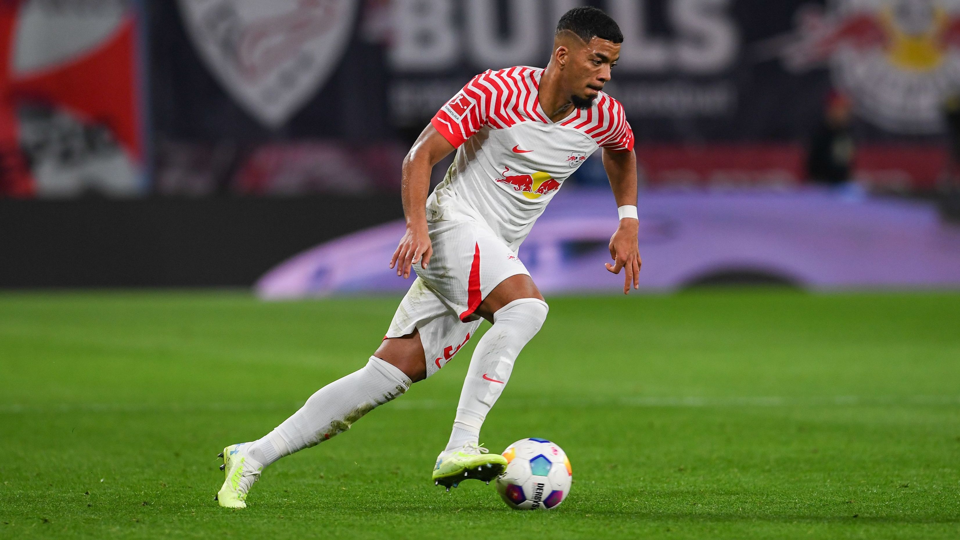 <strong>Bank (Außenbahn): Benjamin Henrichs (RB Leipzig)</strong><br>Deutschland hat ein Außenverteidigerproblem - dabei spielt Benjamin Henrichs eine wirklich prima Saison. Der flexibel einsetzbare Außenverteidiger fehlte bislang nur ein einziges Mal und steuerte einen Treffer sowie drei Assists bei.