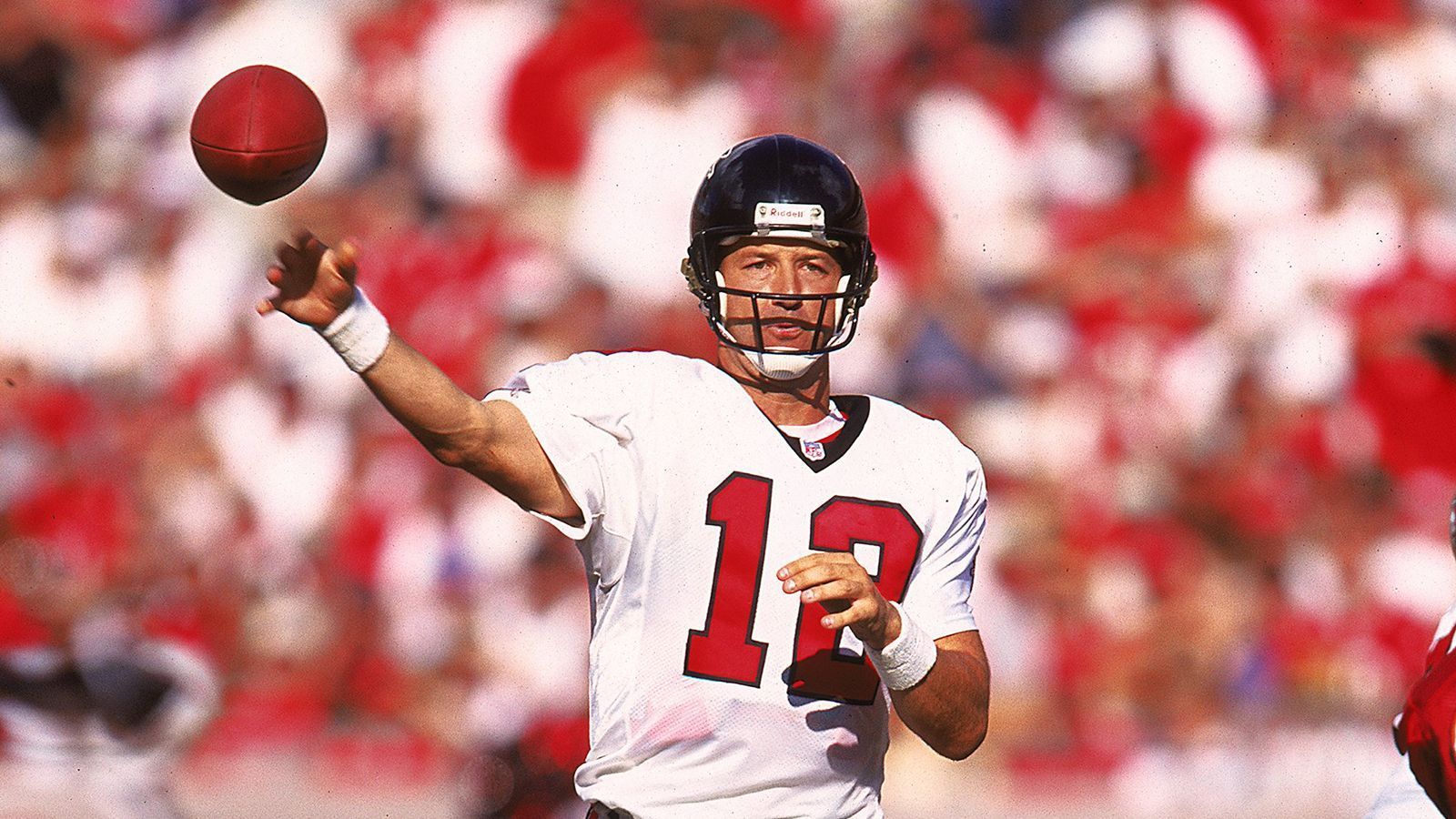 
                <strong>Tampa Bay Buccaneers - Chris Chandler </strong><br>
                "Der schlechteste Trade in der Geschichte der Tampa Bay Buccaneers war der Trade im Jahr 1987, als sie ihren Erstrunden-Pick im NFL Draft gegen Quarterback Chris Chandler von den Indianapolis Colts eintauschten. Der Trade erwies sich als äußerst enttäuschend für die Buccaneers, da Chandler nicht in der Lage war, die hohen Erwartungen zu erfüllen. Er spielte nur eine Saison für die Buccaneers und hatte eine sehr durchschnittliche Saison. Chandler warf mehr Interceptions als Touchdown-Pässe und führte das Team nicht zu einer erfolgreichen Saison. Der wahre Schaden des Trades wurde jedoch durch den Spieler verursacht, den die Colts mit dem Erstrunden-Pick auswählten. Dieser Pick wurde verwendet, um den Hall-of-Fame-Linebacker Derrick Brooks zu draften, der zu einer der prägenden Figuren in der Geschichte der Buccaneers wurde. Brooks gewann mit den Buccaneers den Super Bowl und wurde elfmal in den Pro Bowl berufen.[Anm. d. Red. die Colts drafteten mit dem Pick der Bucs Linebacker Quentin Coryatt. Derrick Brooks wurde von den Bucs 1995 gedrafet.]
              