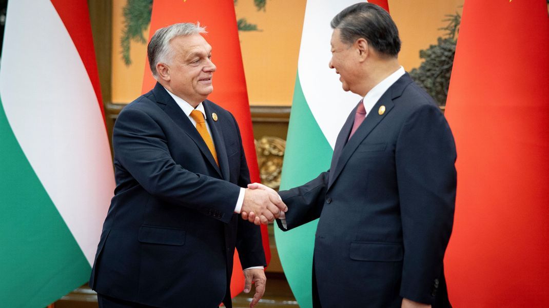 Nach Besuchen in Russland und der Ukraine setzt Viktor Orbán, Ministerpräsident von Ungarn, seine "Friedensmission" in China fort.