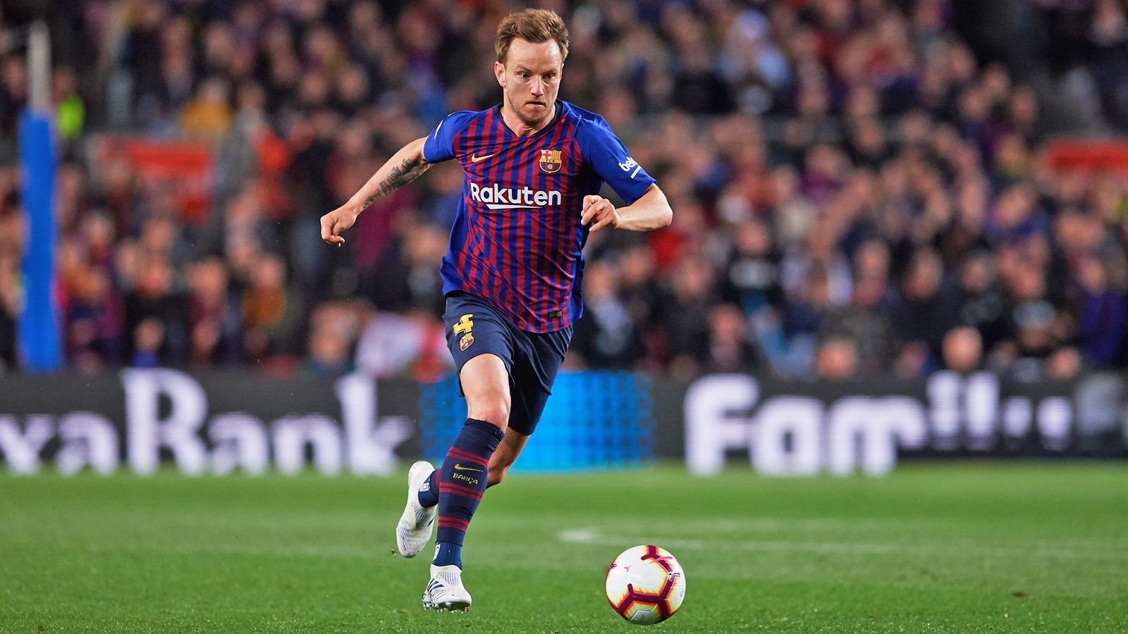 
                <strong>Ivan Rakitic (FC Barcelona)</strong><br>
                ...denn Juventus Turin soll Interesse am kroatischen Spielmacher Ivan Rakitic haben. Der ist mit seiner Rolle bei den Katalanen als Einwechselspieler ebenfalls alles andere als zufrieden. Allerding zeigen laut "Marca" auch Inter Mailand, AC Mailand und Manchester United Interesse.
              