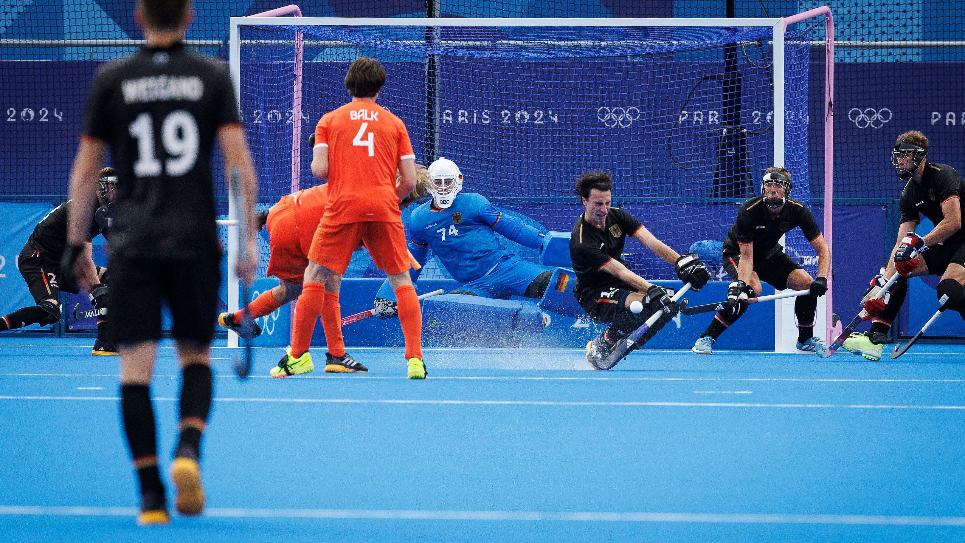 <strong>Olympia 2024: Die besten Bilder des fünften Tages</strong><br>Voller Einsatz: Die deutschen Hockey-Herren gewannen gegen die Niederlande 1:0.