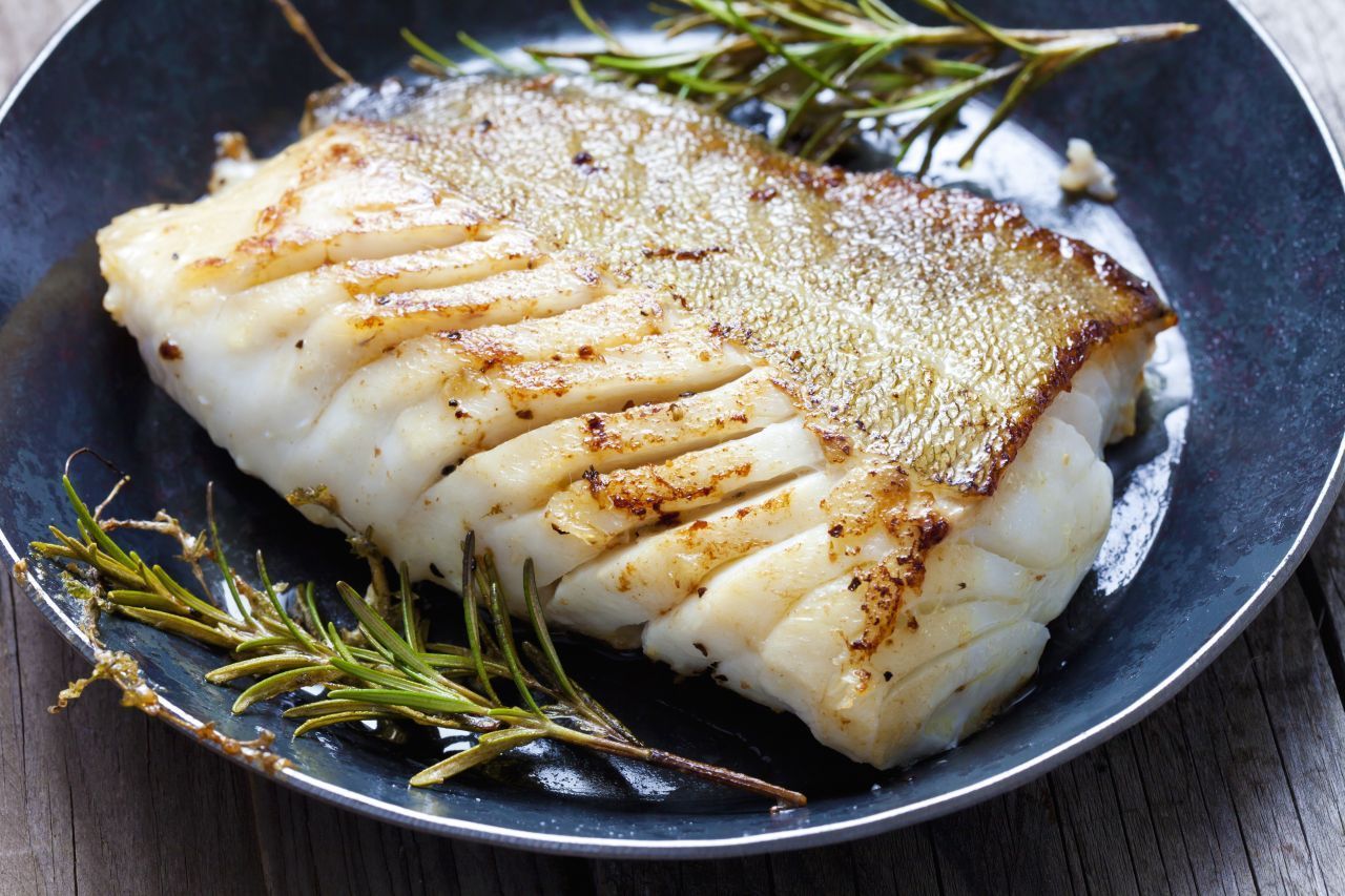 Fisch liefert ebenfalls reichlich Proteine. Empfehlenswert: Thunfisch, Heilbutt, Sardinen.