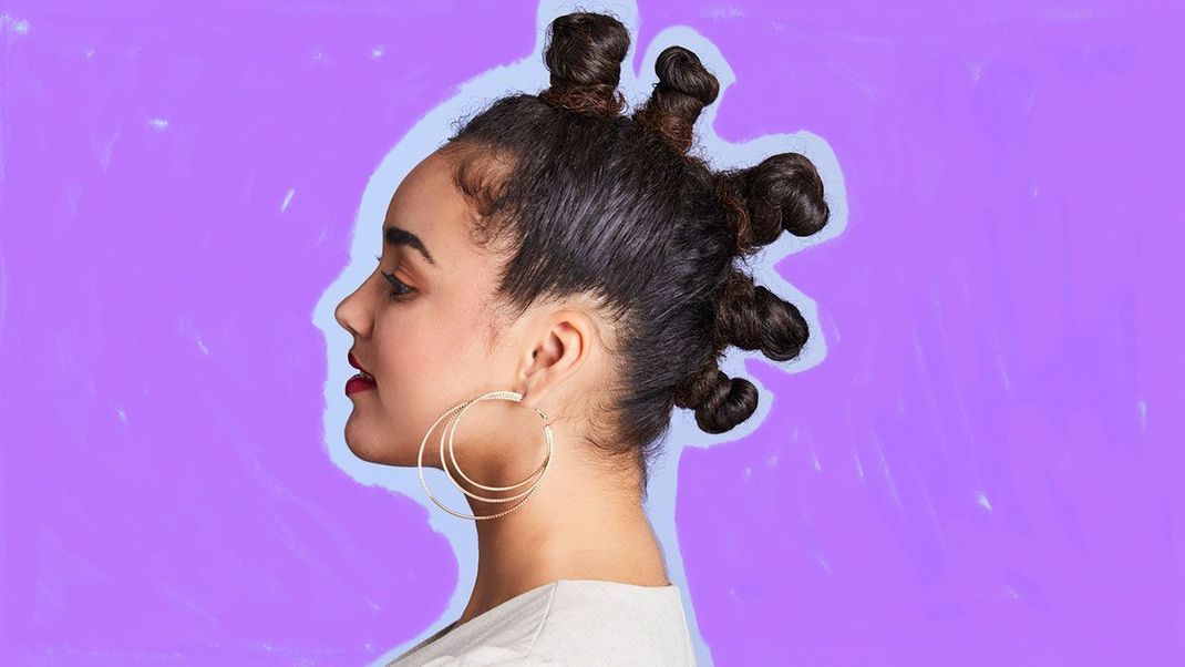 Ein absoluter Hingucker – der Mohawk Bun. Dieser Dutt-Style empfiehlt sich bei langen und vielen Haaren. Der "Star Wars" Look überzeugt uns auf ganzer Spur – dich auch? 