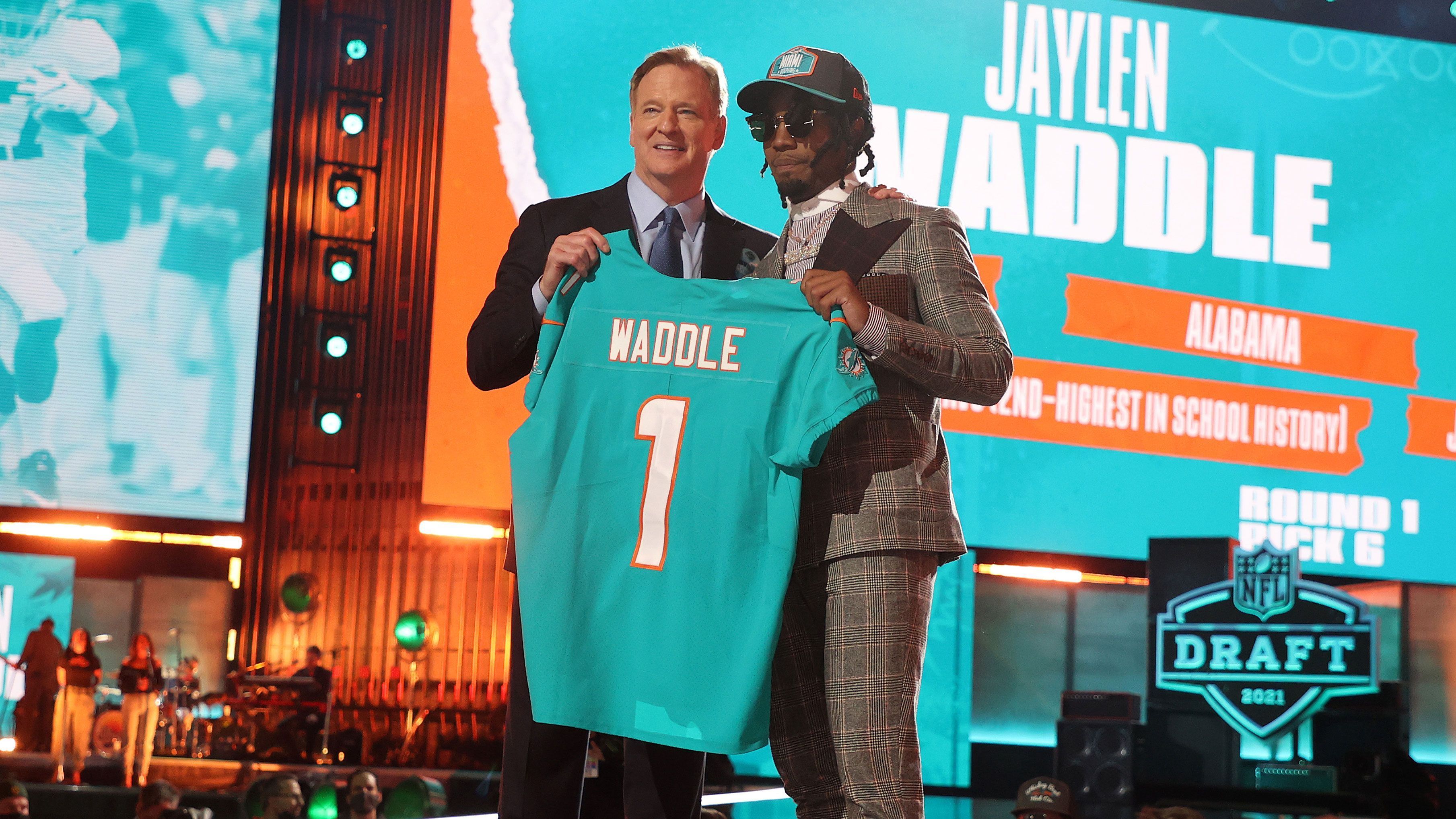 
                <strong>6. Pick - Jaylen Waddle (Wide Receiver, Miami Dolphins)</strong><br>
                &#x2022; <strong>Vertrag unterschrieben: ja -</strong><br>&#x2022; Signing Bonus: 17.058.904 US-Dollar -<br>&#x2022; Gesamtgehalt: 27.085.993 US-Dollar -<br>
              