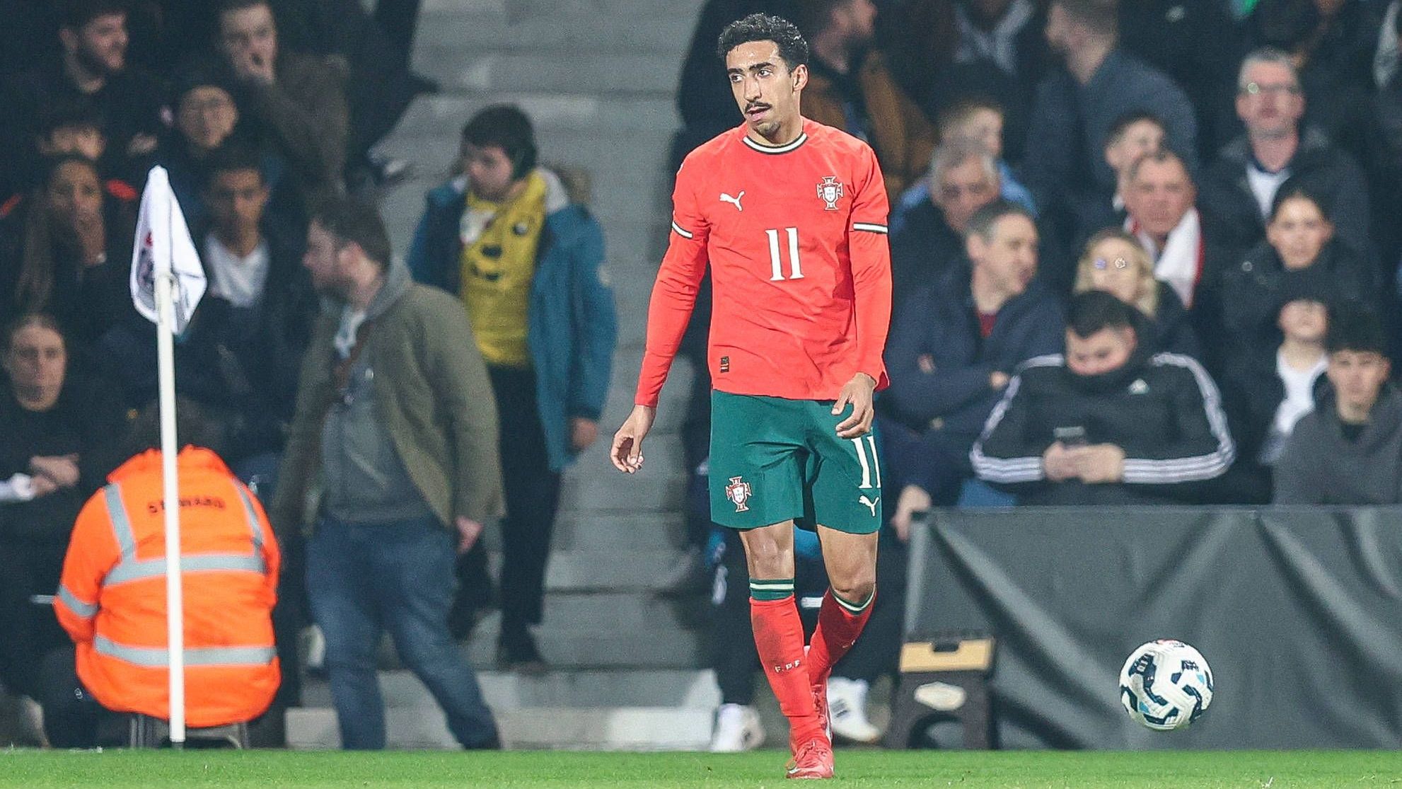 <strong>Tiago Tomas (Portugal)</strong><br>Die Portugiesen vertrauen neben vielen Talenten aus der heimischen Liga bei der EM 2025 auch auf Wolfsburgs Tiago Tomas. Der 22-Jährige, früher bei Sporting Lissabon ausgebildet, kam in allen zehn Qualifikationsspielen zur Endrunde zum Einsatz, war zuletzt im März beim Testspiel gegen Rumänien Portugals Kapitän.