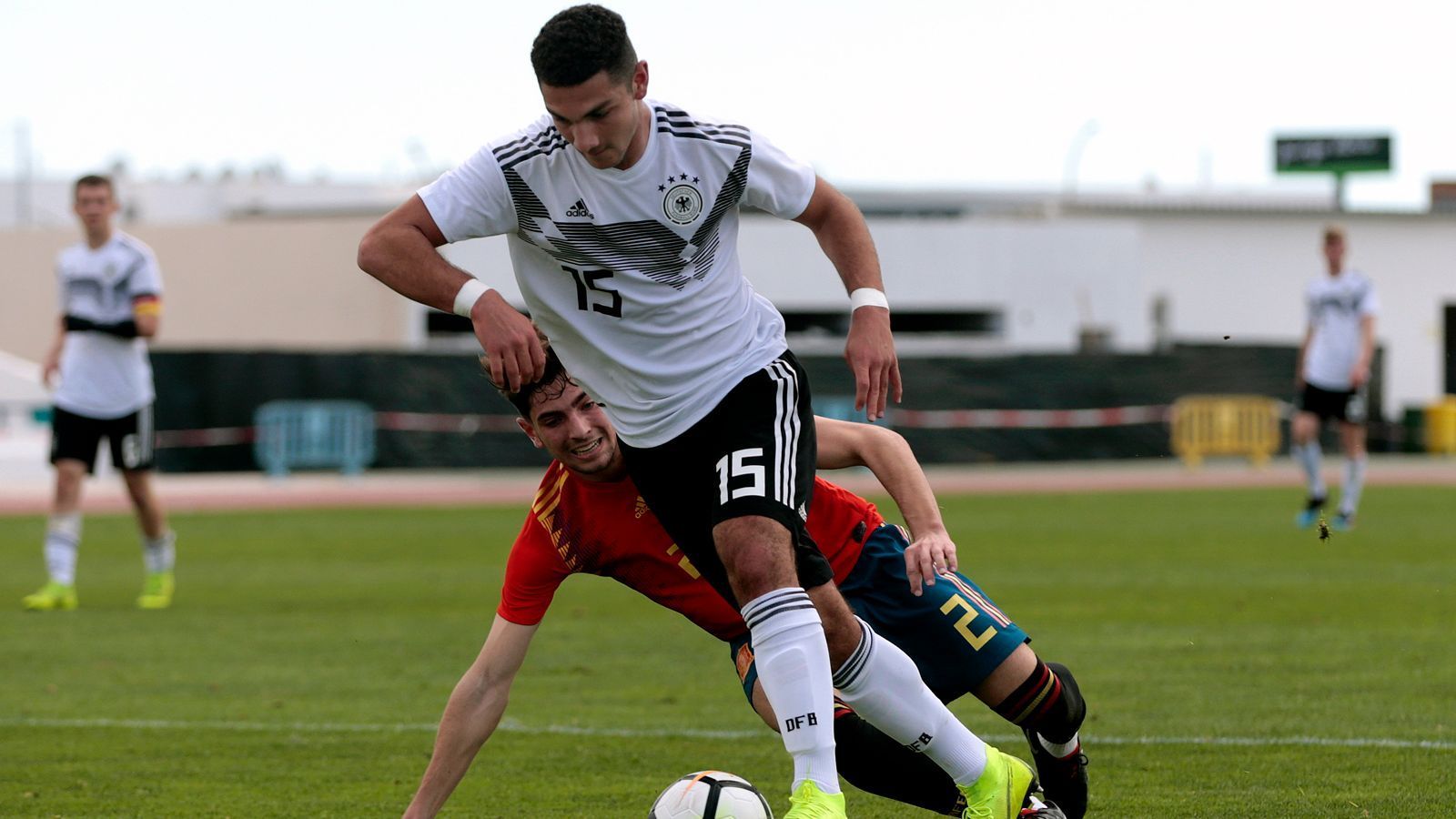 
                <strong>Kerim Calhanoglu</strong><br>
                Position: AbwehrAlter: 16 JahreVerein: 1899 HoffenheimU17-Länderspiele: 8/1 Tor
              