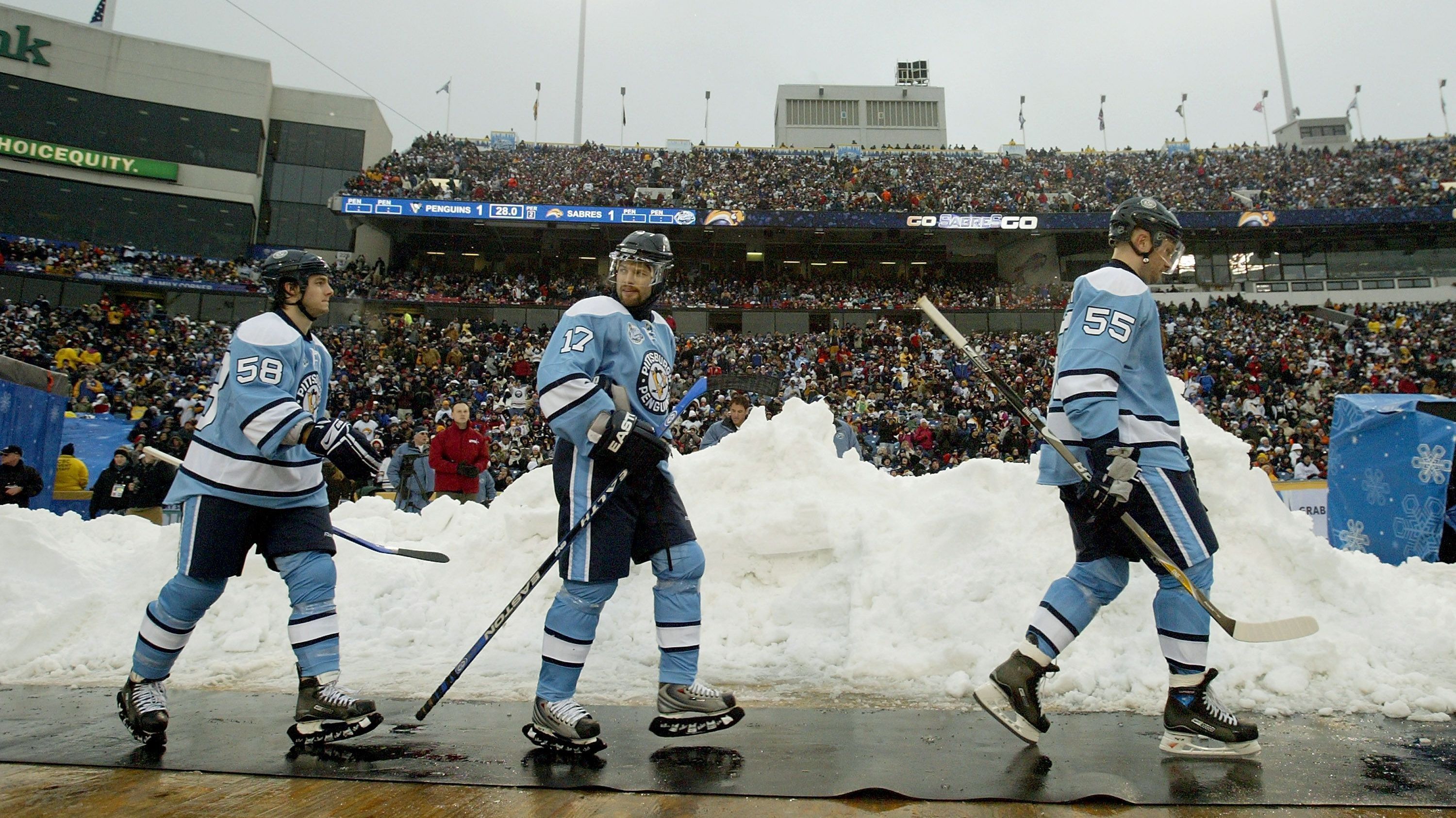 <strong>Platz 7: NHL Winter Classic 2008</strong><br><strong>Zuschauer:</strong> 71.217<br><strong>Begegnung:</strong> Buffalo Sabres - Pittsburgh Penguins 1:2<br><strong>Stadion:</strong> Ralph Wilson Stadium, Buffalo<br><strong>Datum:</strong> 01.01.2008