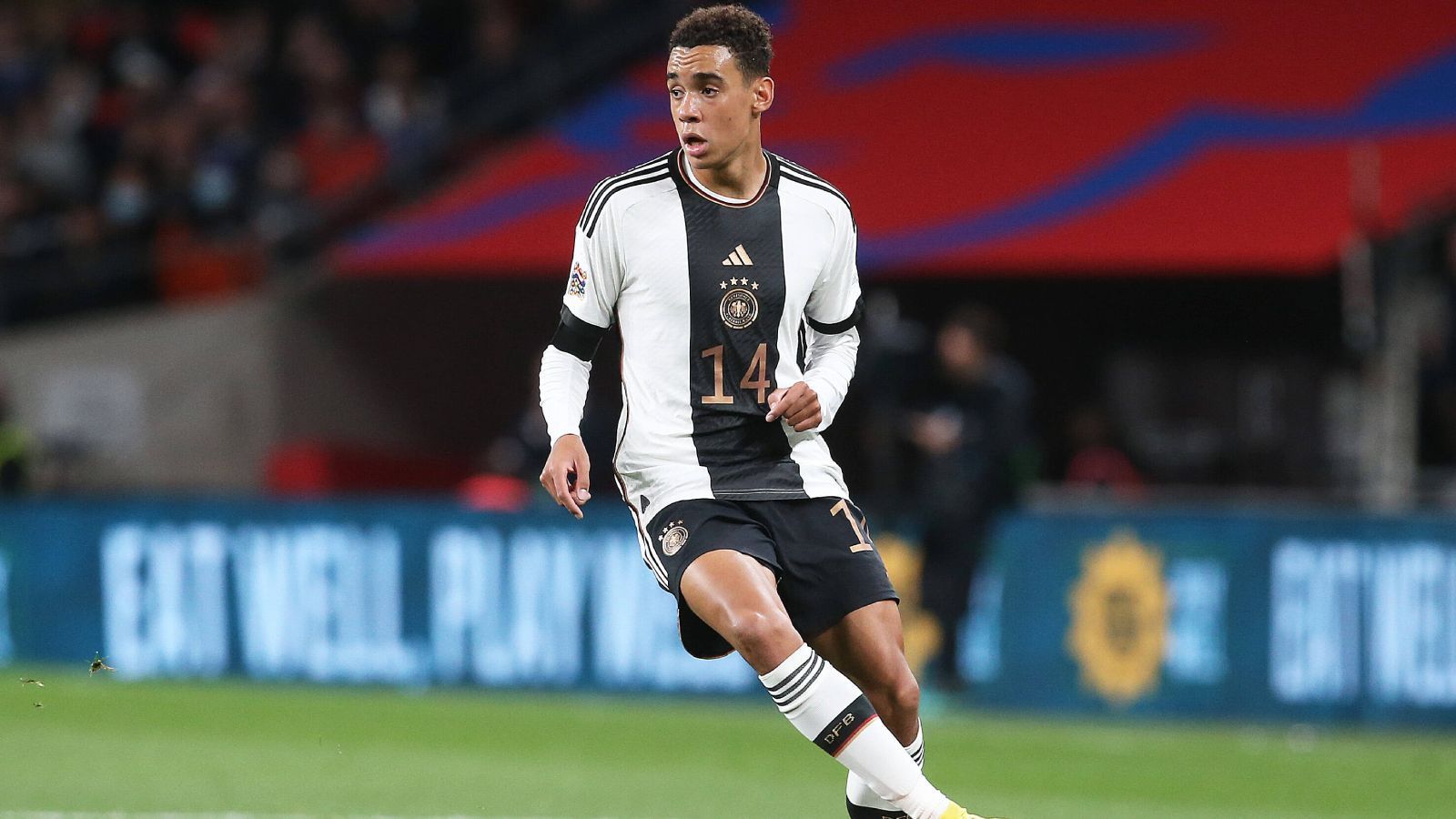 
                <strong>Platz 4: Jamal Musiala (Deutschland)</strong><br>
                &#x2022; Position: Zentrales Mittelfeld<br>&#x2022; Alter: 19<br>&#x2022; Verein: FC Bayern München<br>&#x2022; Marktwert: <strong>100 Millionen Euro</strong><br>
              