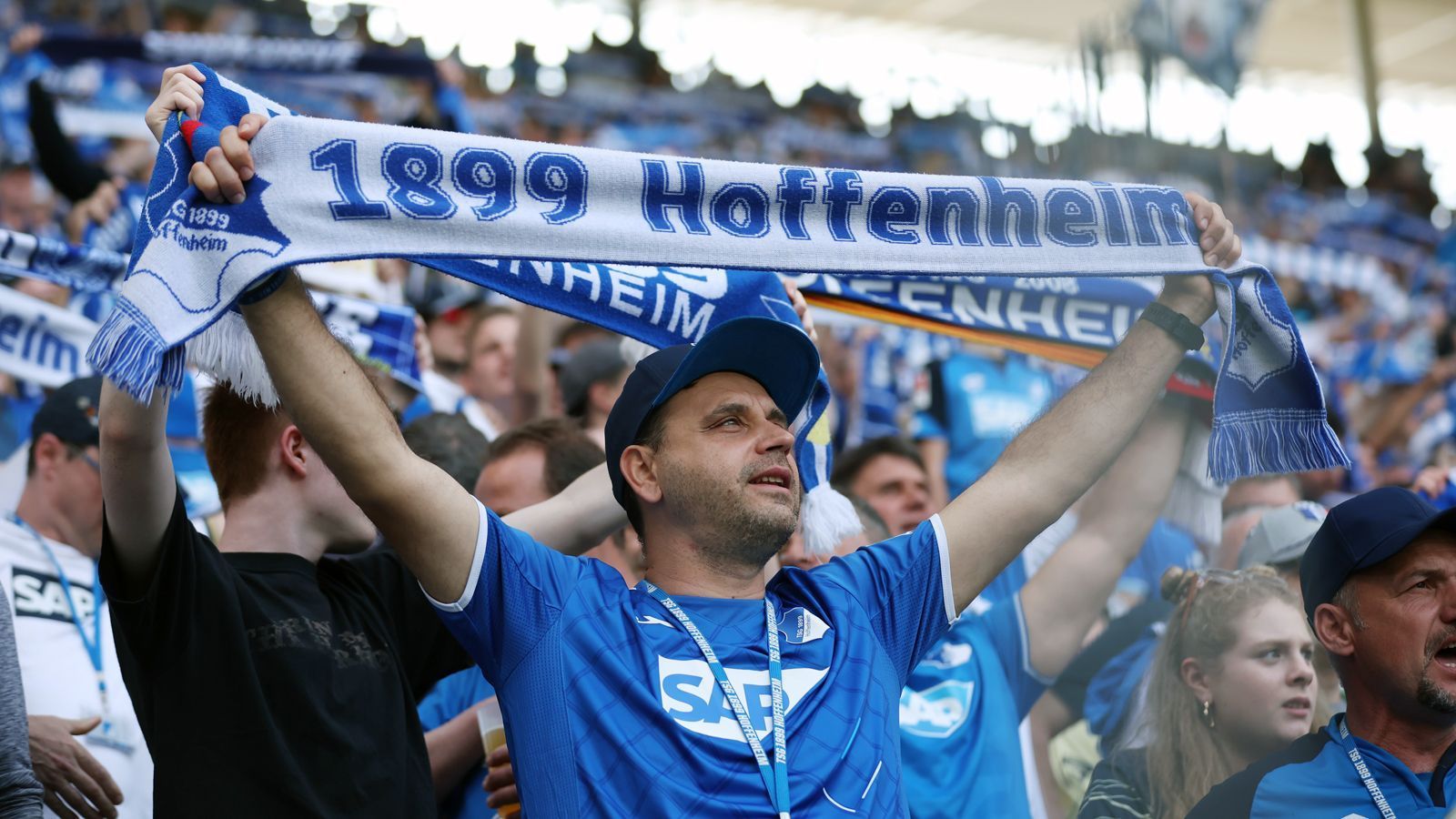 
                <strong>Platz 18 - 1899 Hoffenheim</strong><br>
                &#x2022; Durchschnittliche Anzahl an Auswärtsfans: 897<br>&#x2022; Höchste Anzahl an Auswärtsfahrern: 3.800 (in Stuttgart)<br>&#x2022; Niedrigste Anzahl an Auswärtsfahrern: 250 (bei Hertha BSC)<br>
              