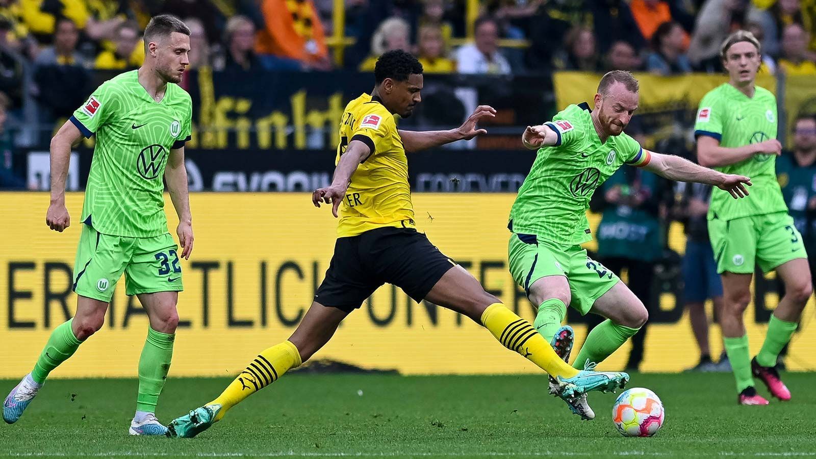 
                <strong>Sebastien Haller</strong><br>
                Gut 30 Minuten ist der Ivorer quasi unsichtbar, steht dann aber dort, wo ein Stürmer stehen muss. Nach gut einer Stunde legt er auch noch ein weiteres Tor auf. Macht aus wenigen Szenen sehr viel. ran-Note: 2
              