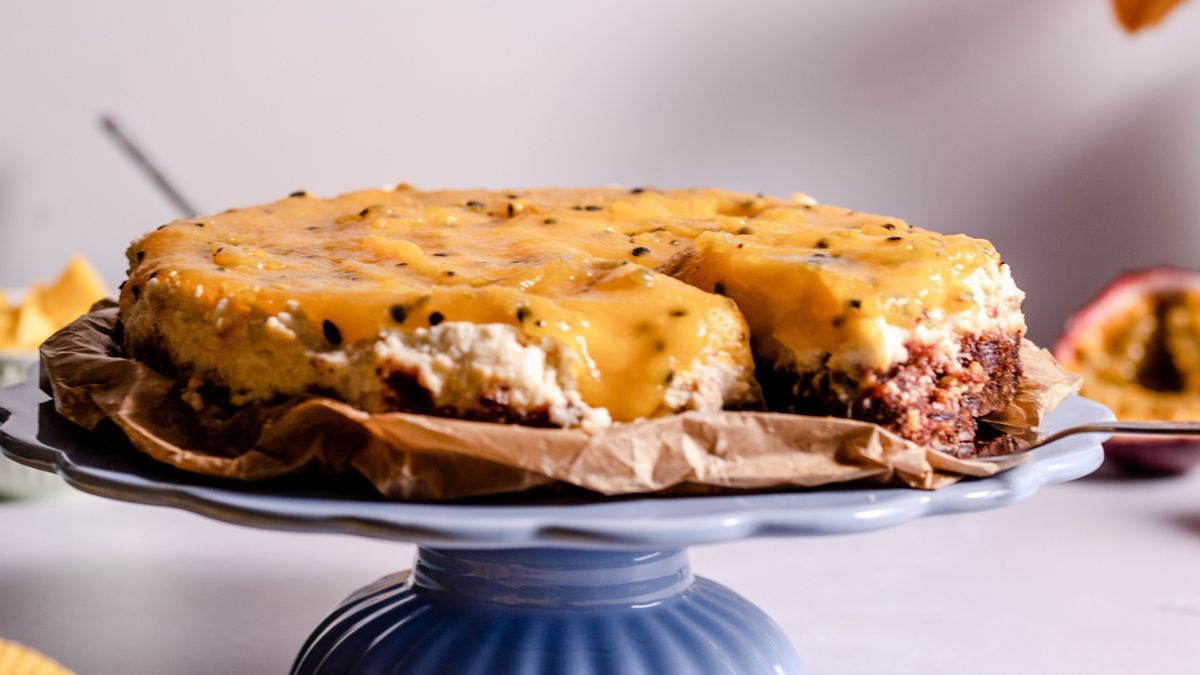 Sweet & Easy - Enie backt: New York Cheesecake mit Dattel-Nussboden und Mango Maracuja