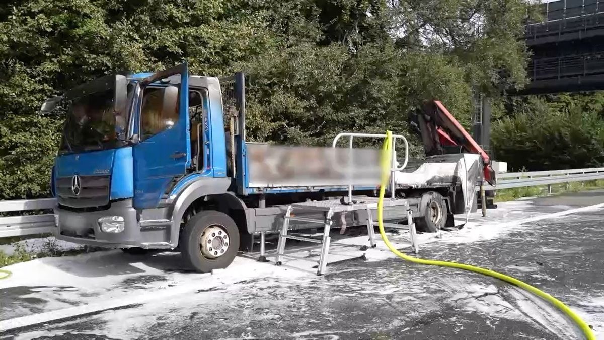 Lkw in Brand auf der A9