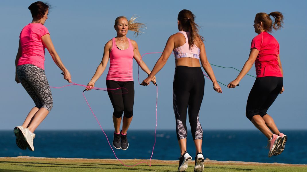 Seilspringen macht Spaß und hält dich fit. Aber wusstest du, das das Workout ein richtiger Fatburner sein kann?