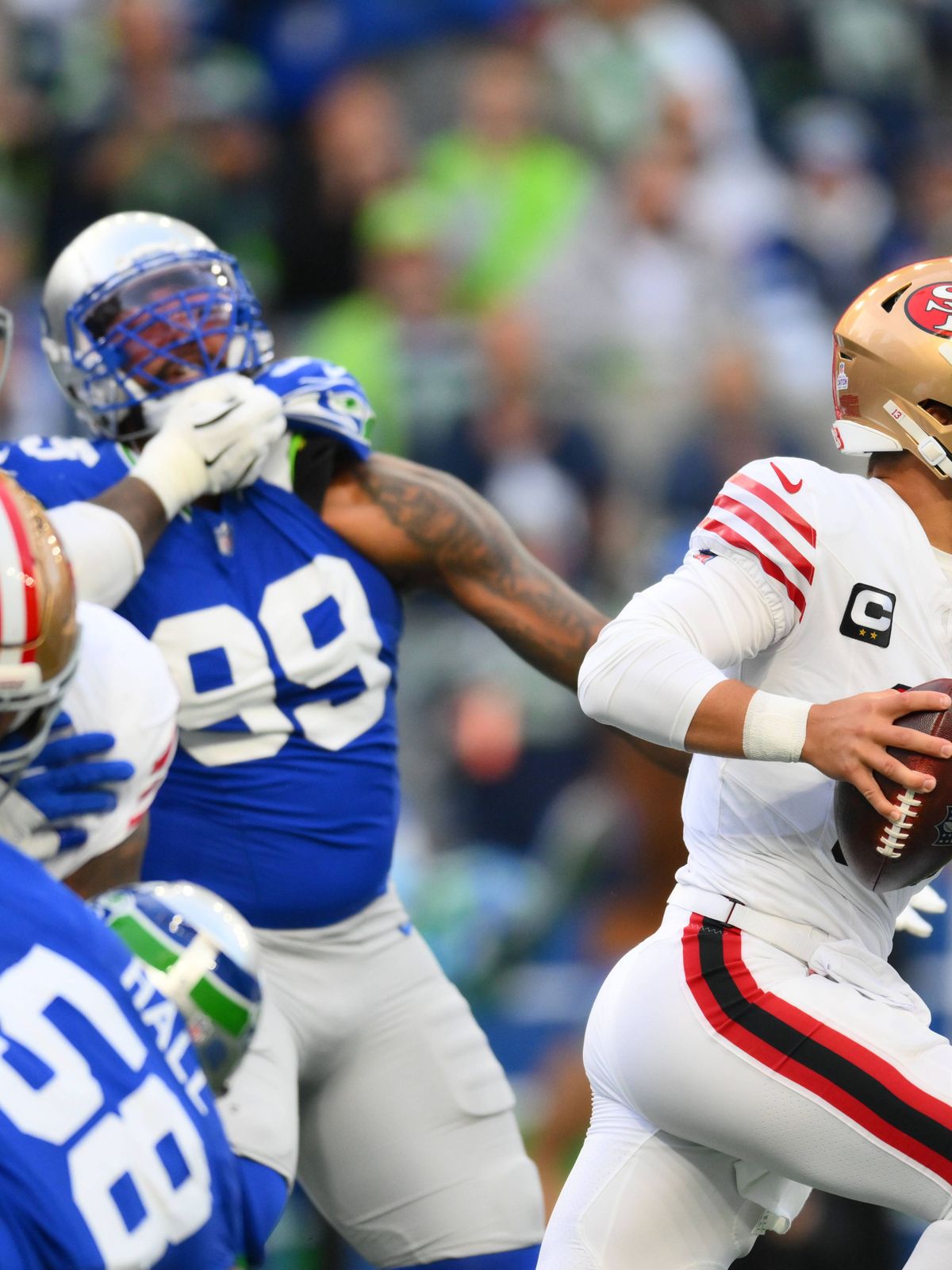 NFL, American Football Herren, USA San Francisco 49ers at Seattle Seahawks Oct 10, 2024; Seattle, Washington, USA; San Francisco 49ers quarterback Brock Purdy (13) carries the ball against the Seat...