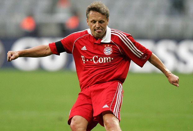 
                <strong>Marcel Witeczek</strong><br>
                Zwei Mal Deutscher Meister und ein Mal UEFA-Pokal-Sieger. Mit dem FC Bayern München hatte Marcel Witeczek seine erfolgreichste Zeit in der Bundesliga. Im Anschluss an diese Jahre wechselte er 1997 zu Borussia Mönchengladbach. Für die Fohlen absolvierte er 167 Spiele.
              