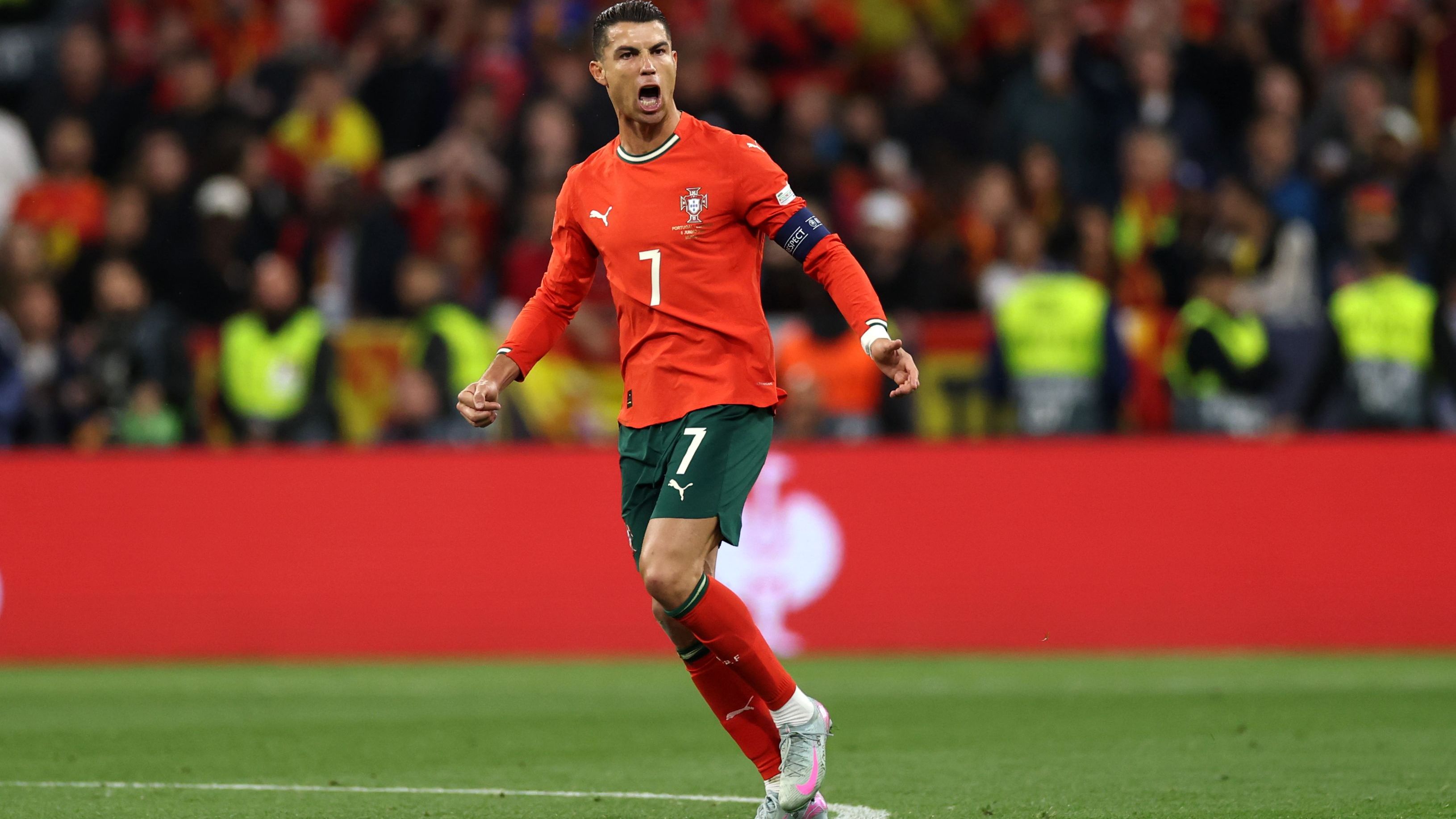 <strong>Wildes Torjäger-Ranking: Deutscher Amateurkicker vor Mbappe</strong><br>Den ersten Platz im Ranking belegt Cristiano Ronaldo (943 Tore) vor Lionel Messi (882) und Robert Lewandowski (694). Zweitbester Deutscher nach Gonnermann ist Mario Gomez auf Rang 22 mit 282 Toren. Für das Ranking zählte transfermarkt.de alle Tore für Klub und Nationalmannschaft in allen Ligen und Altersklassen, die auf dem Portal erfasst werden.