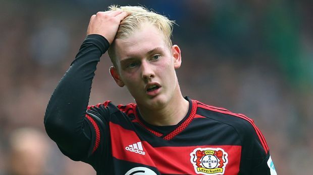 
                <strong>Julian Brandt (Bayer 04 Leverkusen)</strong><br>
                ... denn auch Julian Brandt steht auf der Wunschliste des AC Milan offenbar ganz oben. Der Vertrag des 20-Jährigen, der auch beim FC Bayern begehrt sein soll, läuft bei Bayer zwar noch bis 2019, allerdings soll er eine Ausstiegsklausel besitzen, nach der er den Werksklub für 12,5 Millionen Euro verlassen kann. Leverkusen arbeitet angeblich derzeit daran, den Vertrag mit dem Nationalspieler zu modifizieren. Die Klausel soll deutlich erhöht oder gestrichen werden. 
              