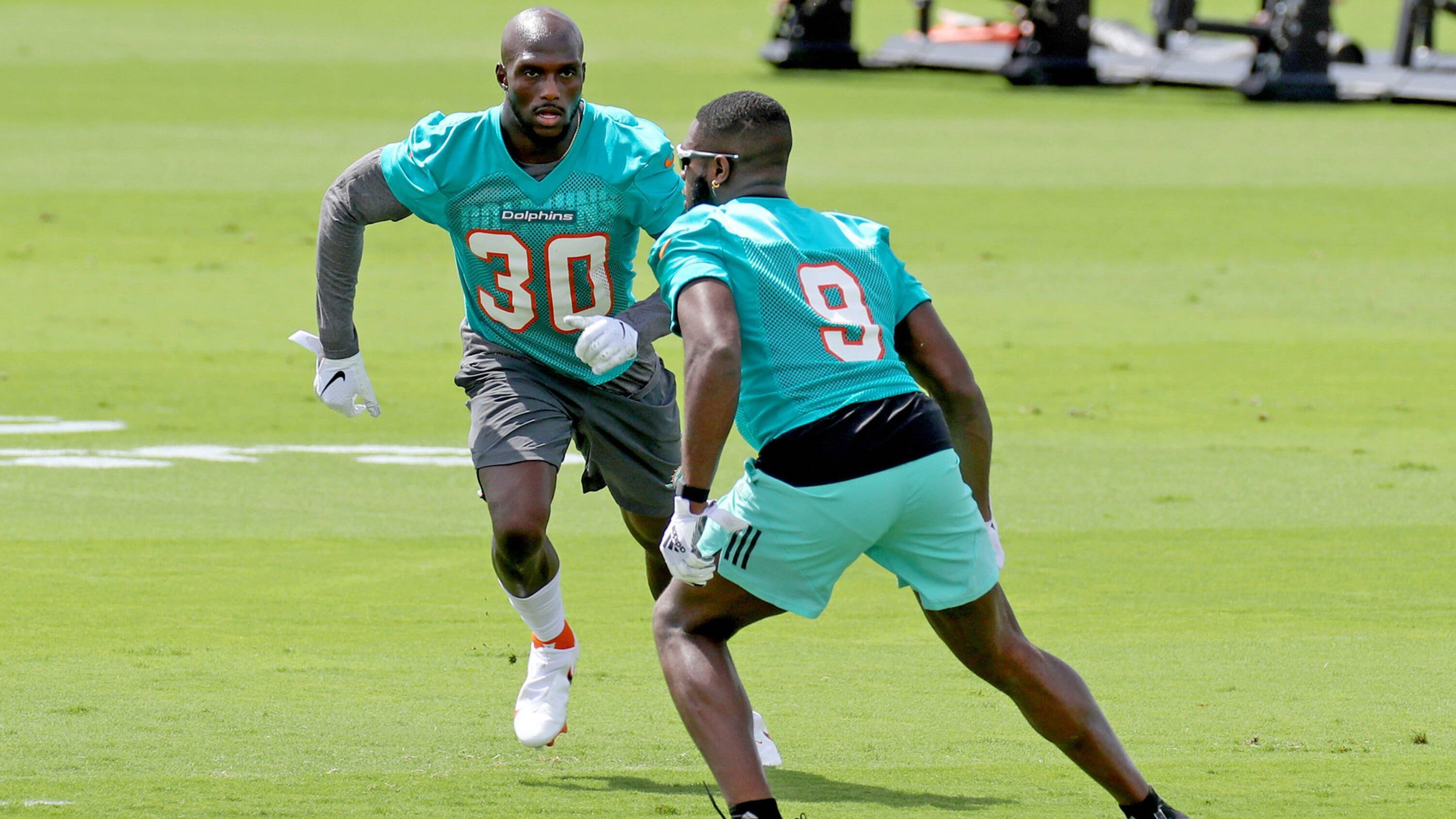 
                <strong>Miami Dolphins</strong><br>
                Captains: Offensive Tackle Jesse Davis, Wide Receiver Mack Hollins, Safety Jason McCourty, Linebacker Elandon Roberts, Safety Clayton Fejedelm
              