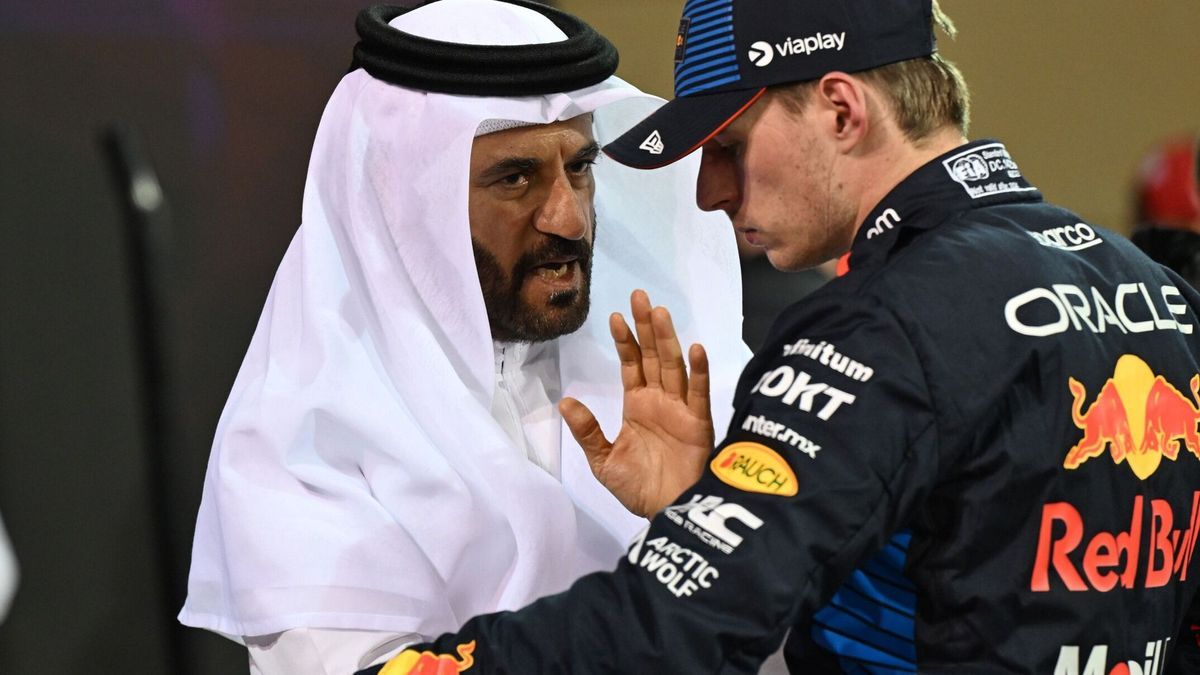 FIA-Präsident Mohammed bin Sulayem im Gespräch mit Max Verstappen