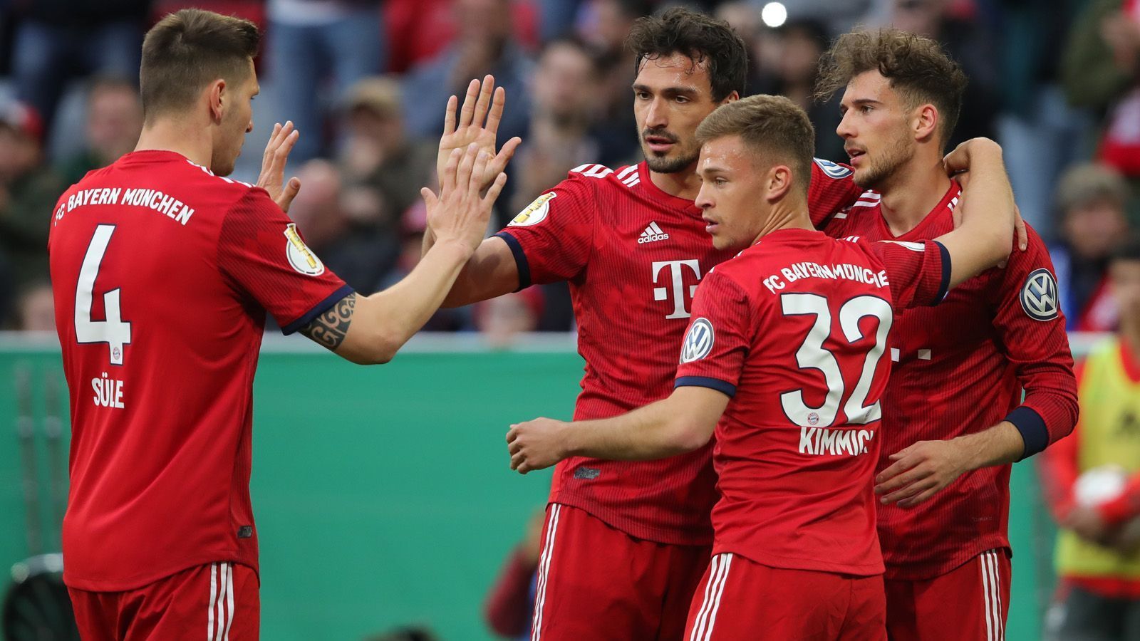 
                <strong>Bayern München gegen Heidenheim: Die Einzelkritik </strong><br>
                Es war ein Pokal-Spektakel zwischen dem FC Bayern München und den 1. FC Heidenheim. Am Ende hieß es 5:4 für den Rekordmeister. ran.de hat die Bayern-Stars in der Einzelkritik benotet.
              