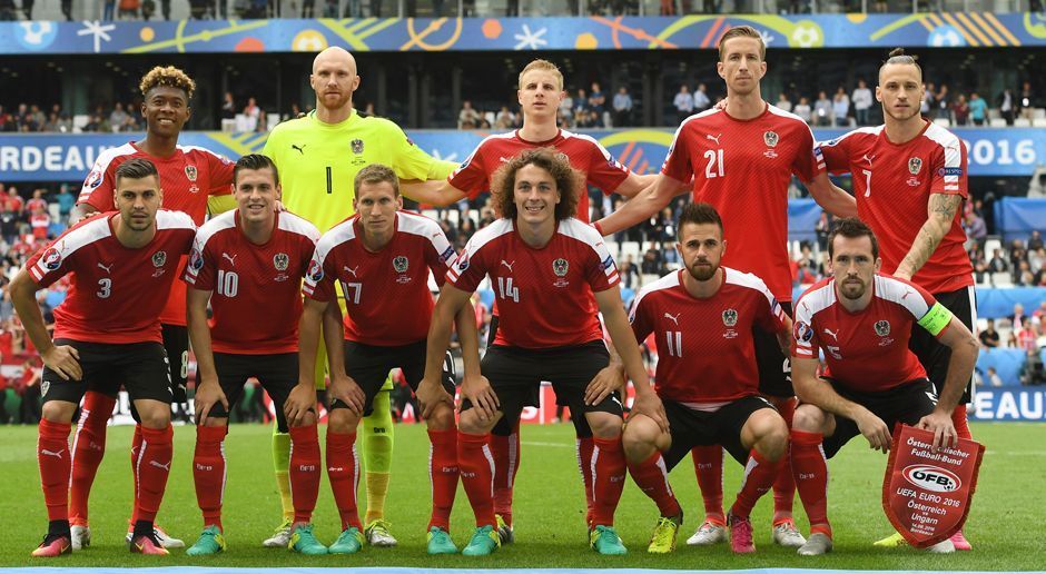 
                <strong>Team Österreich</strong><br>
                Mit dem ersten Spiel der Gruppe F startet Österreich gegen Ungarn in die Europameisterschaft 2016. Beim 0:2 kann die Mannschaft um Bayern-Star David Alaba aber nicht überzeugen. ran.de bewertet die Leistung der Österreicher in der Einzelkritik.
              