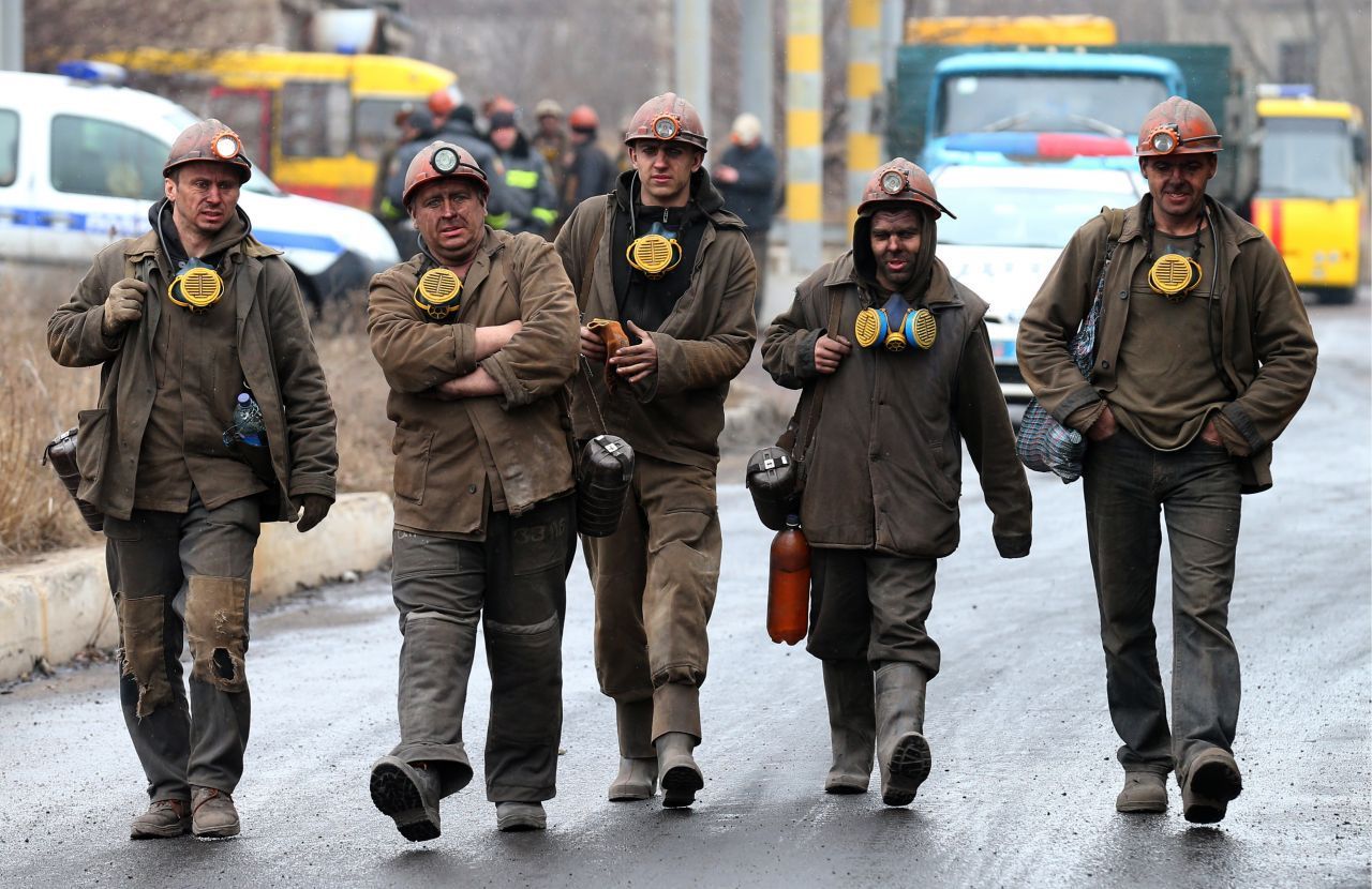 November 2007 - Donezk (Ukraine): Nach einer Methangasexplosion in einem Kohlebwergwerk in 1078 Metern Tiefe sterben mehr als 100 Menschen.